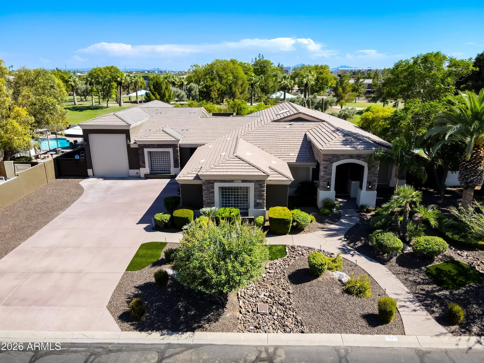 7547 W LIBBY Street, Glendale, AZ 85308 — photo 3 of 69