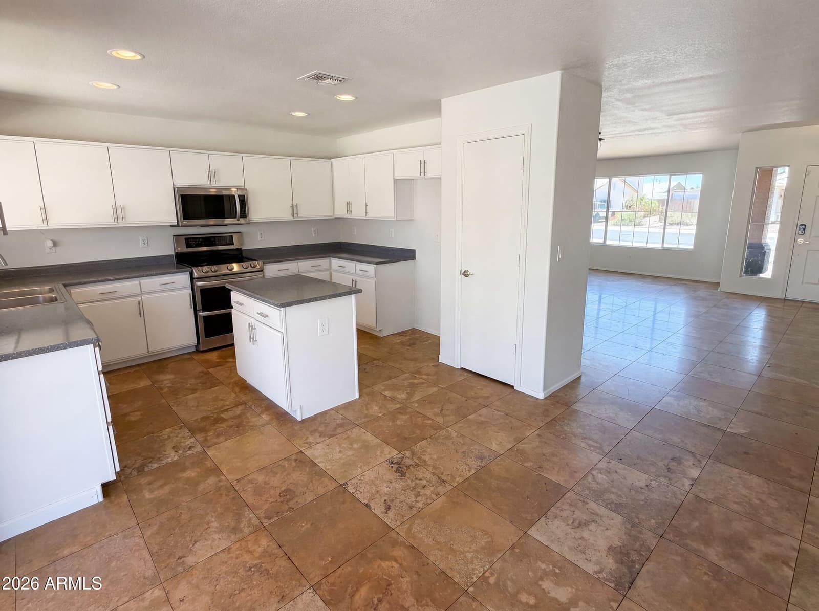 10860 W LONE CACTUS Drive, Peoria, AZ 85373 — photo 6 of 27