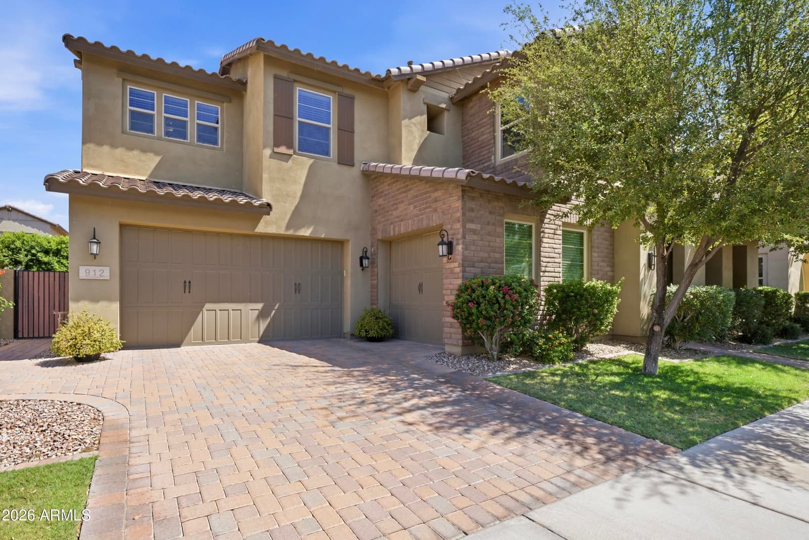 912 W KAIBAB Drive, Chandler, AZ 85248 — photo 1 of 45