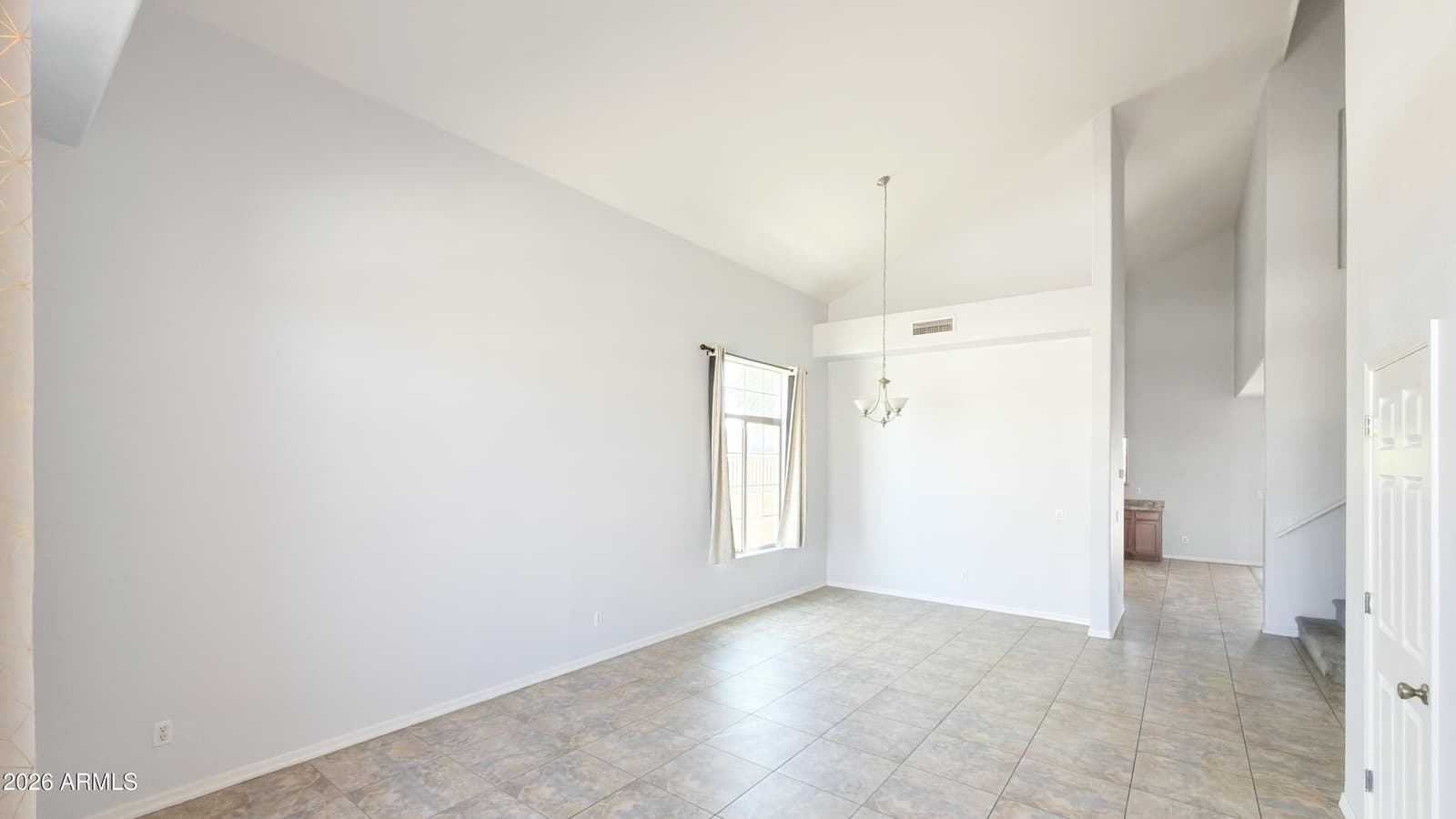 7320 S 15TH Drive, Phoenix, AZ 85041 — photo 8 of 36