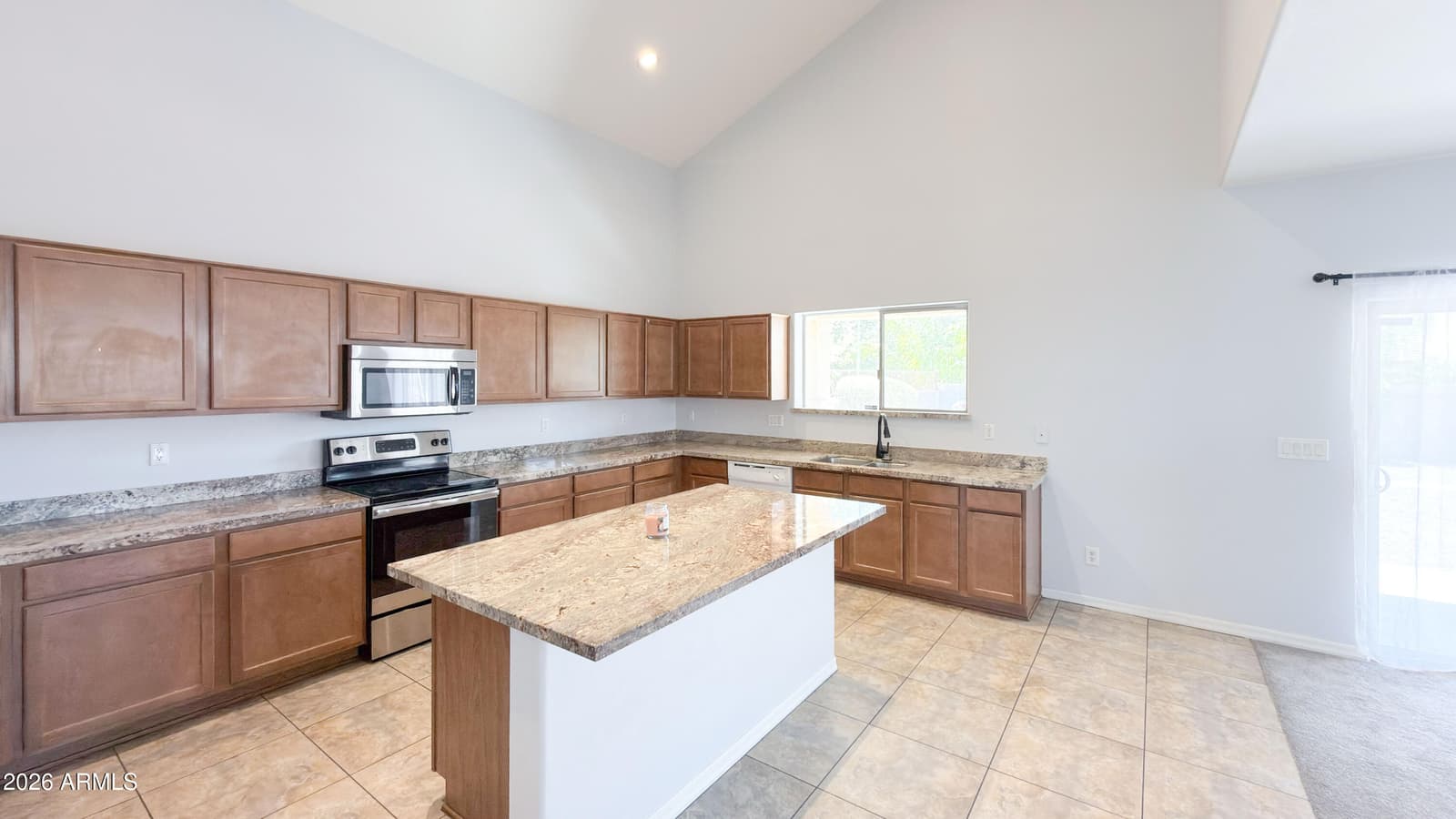 7320 S 15TH Drive, Phoenix, AZ 85041 — photo 11 of 36
