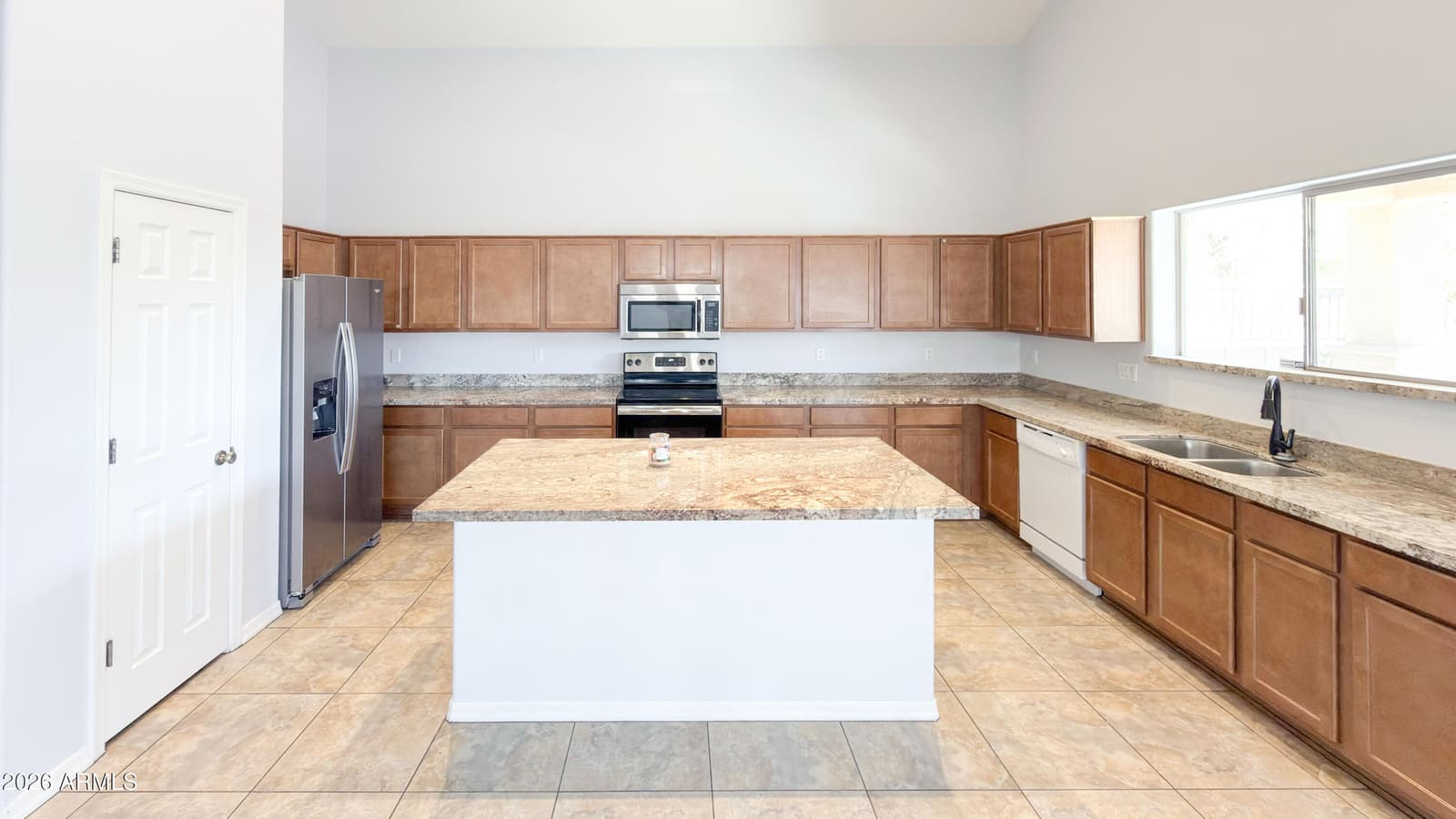 7320 S 15TH Drive, Phoenix, AZ 85041 — photo 12 of 36