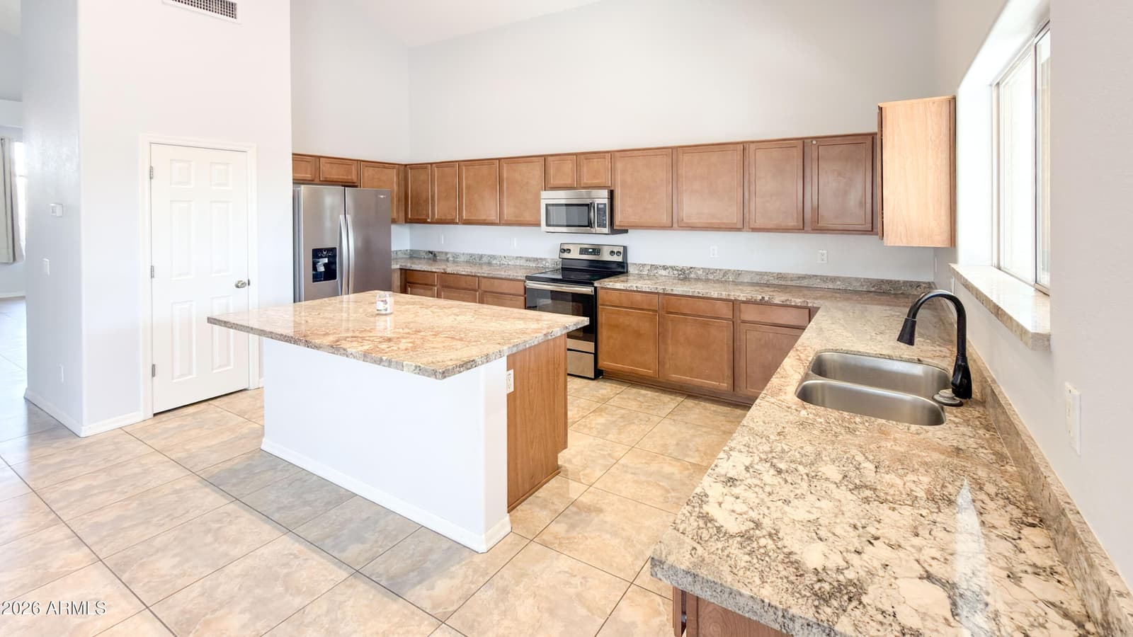 7320 S 15TH Drive, Phoenix, AZ 85041 — photo 13 of 36