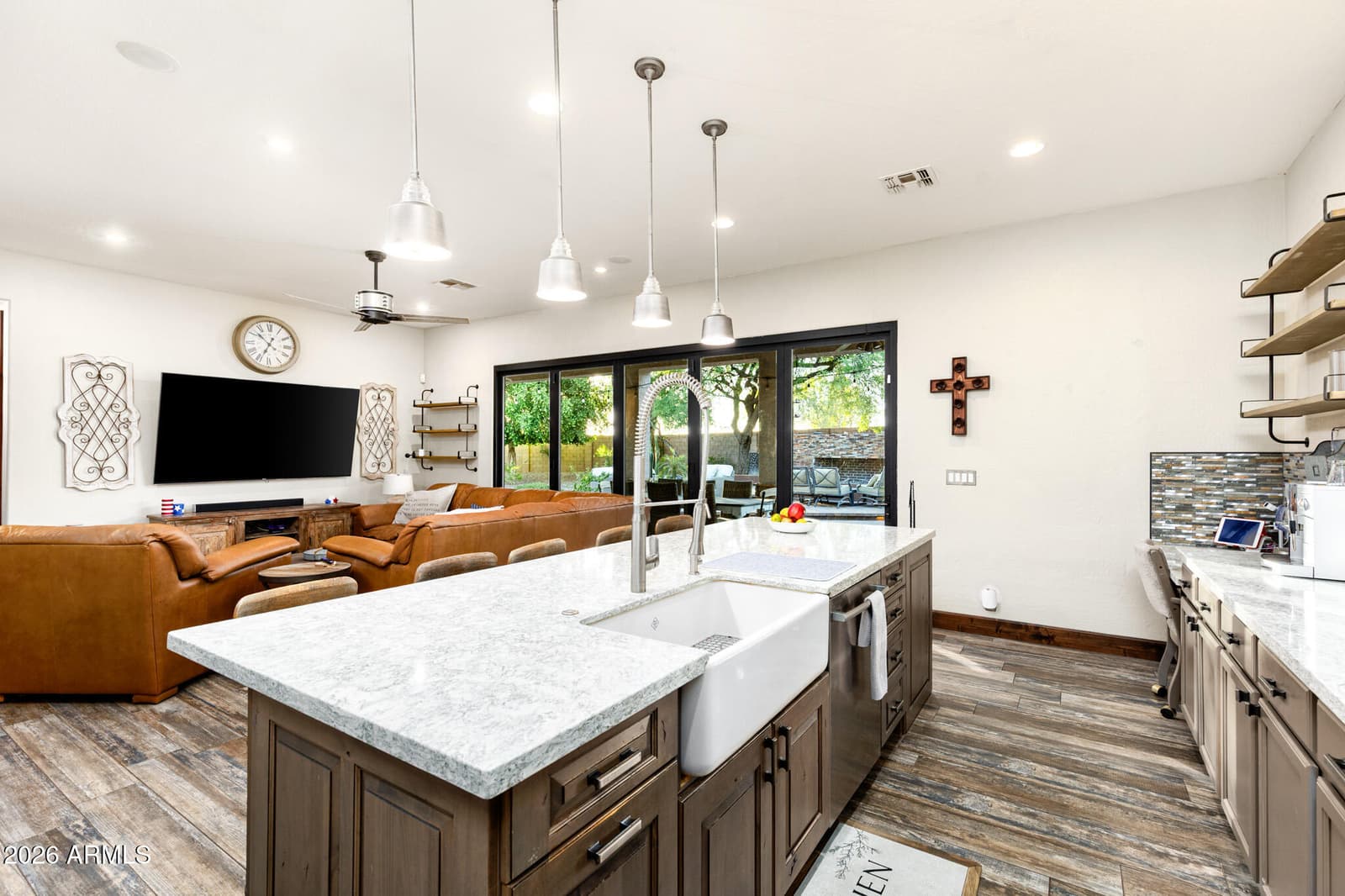 4008 E LARIAT Lane, Phoenix, AZ 85050 — photo 8 of 45
