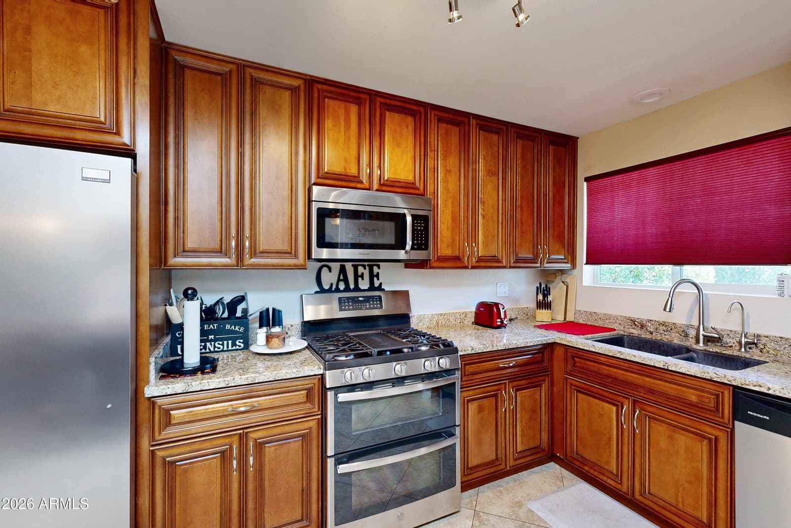10821 W ROUNDELAY Circle, Sun City, AZ 85351 — photo 2 of 59