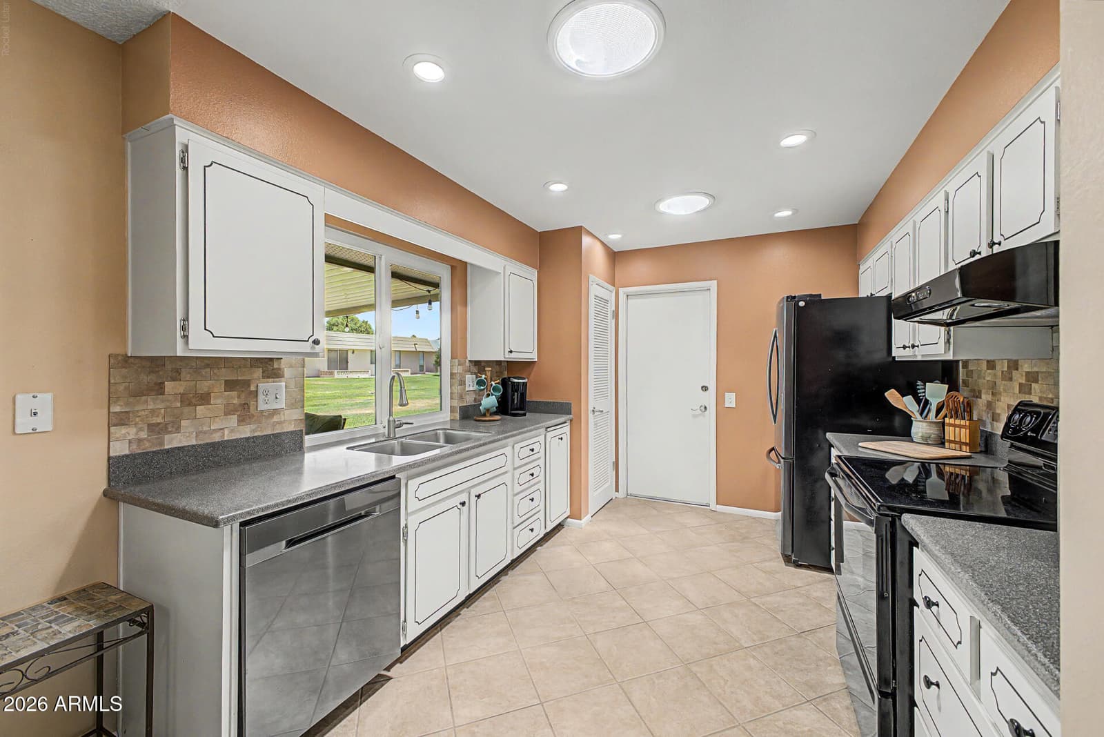 9618 W Long Hills Drive, Sun City, AZ 85351 — photo 7 of 25