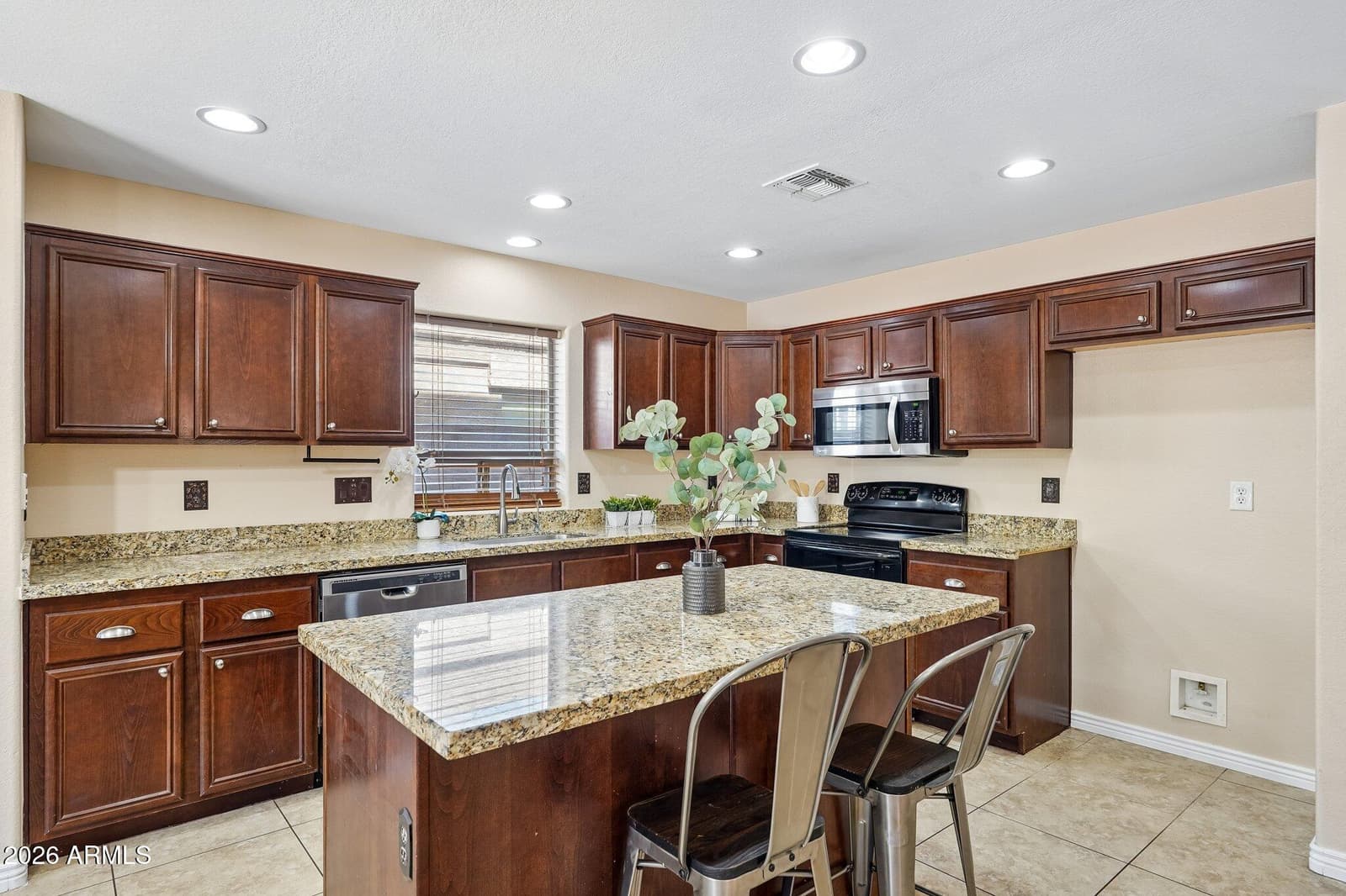 9835 W Salter Drive, Peoria, AZ 85382 — photo 8 of 39