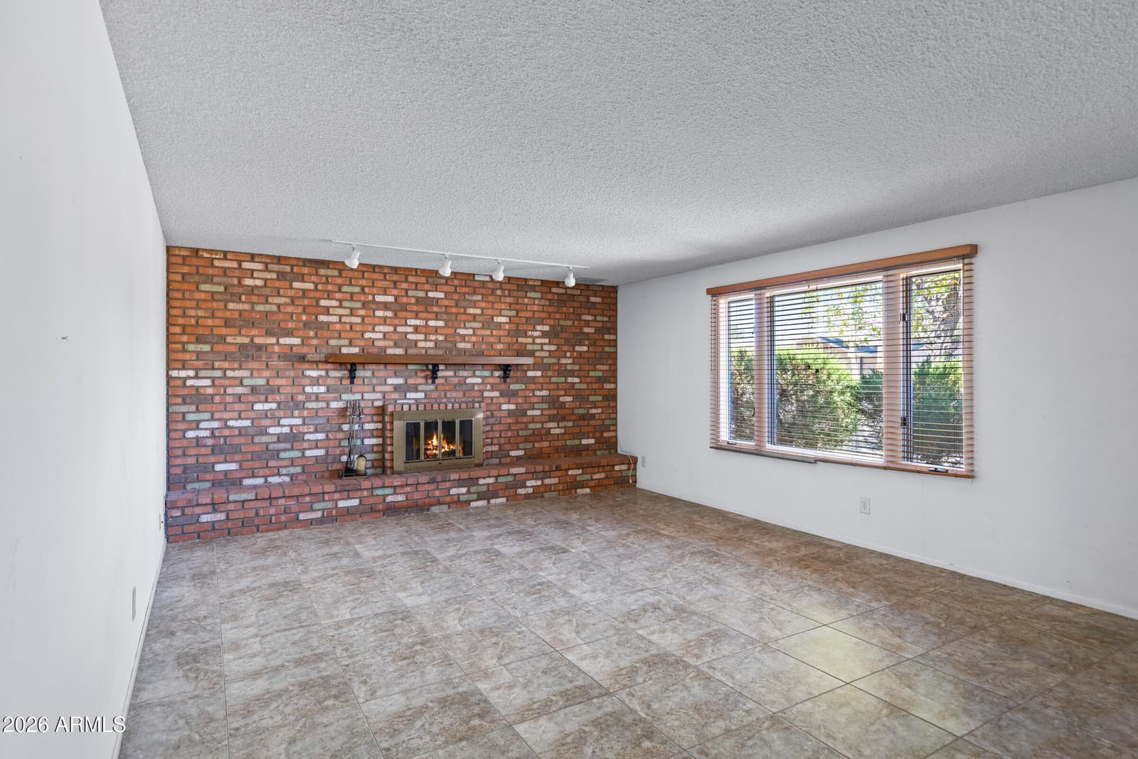 11825 S PAIUTE Street, Phoenix, AZ 85044 — photo 7 of 38