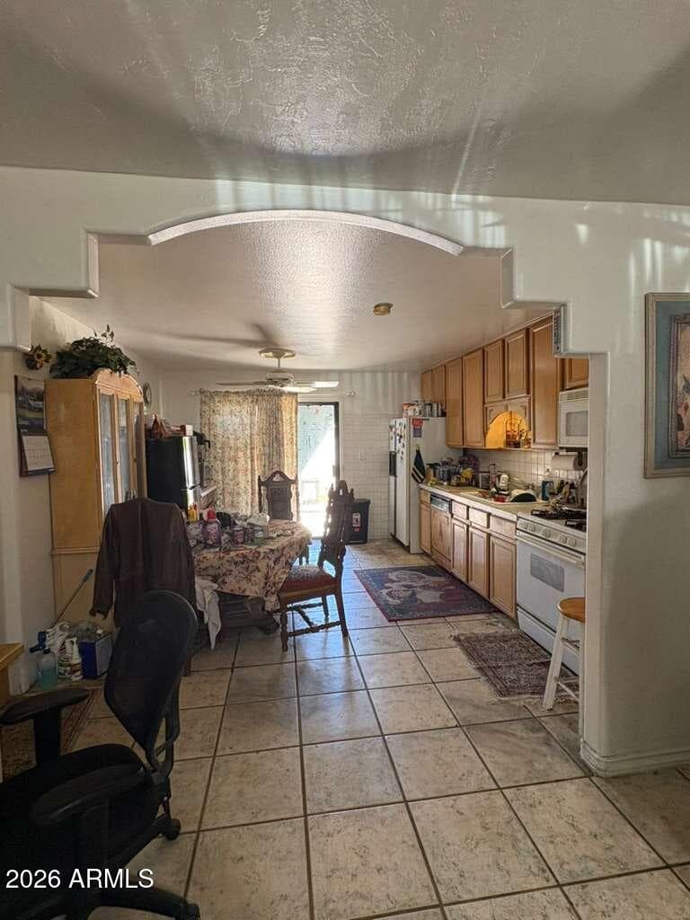 18238 N 34TH Avenue, Phoenix, AZ 85053 — photo 4 of 16