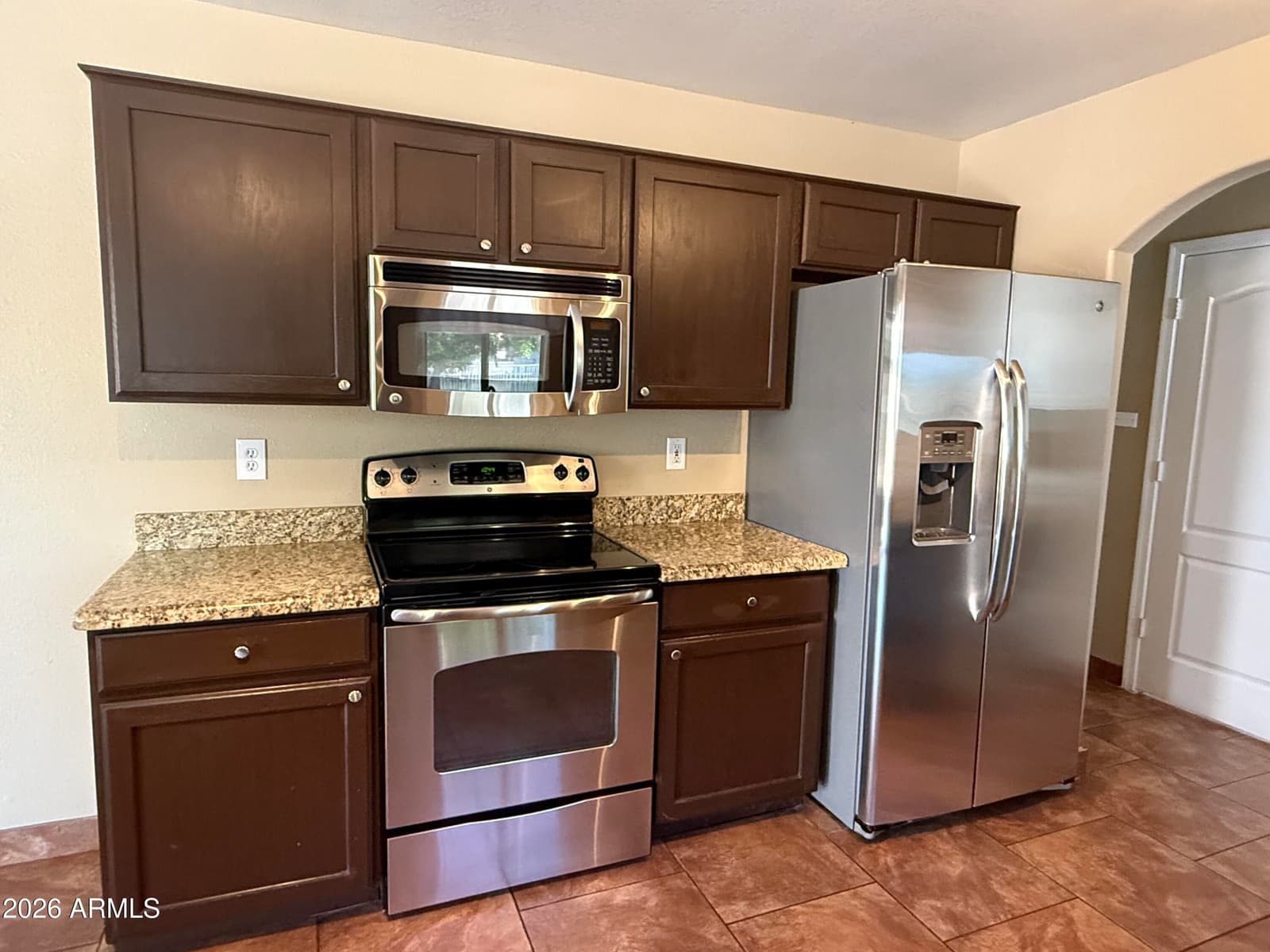 11171 W EDGEMONT Avenue, Avondale, AZ 85392 — photo 6 of 12