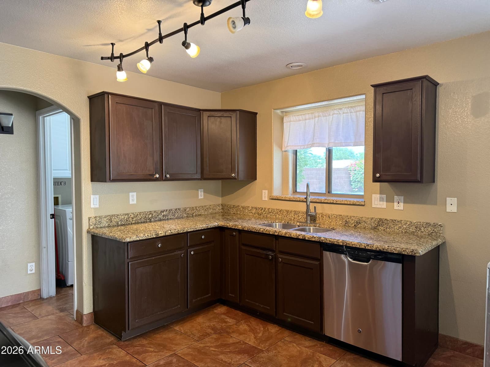 11171 W EDGEMONT Avenue, Avondale, AZ 85392 — photo 5 of 12