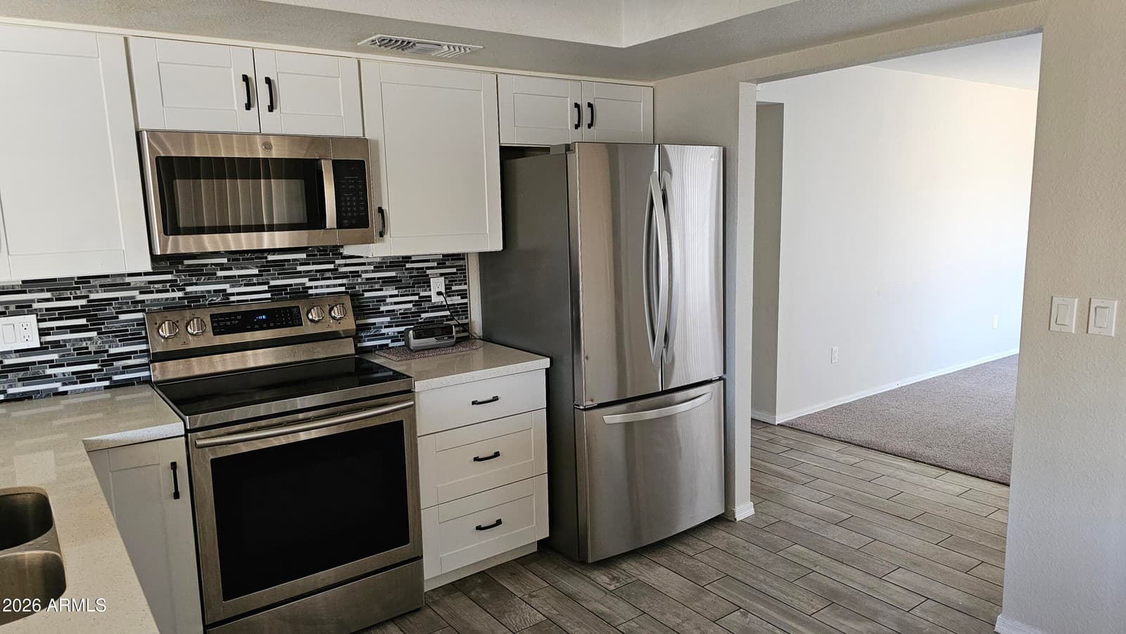 2135 W MAPLE Drive, Phoenix, AZ 85027 — photo 6 of 24