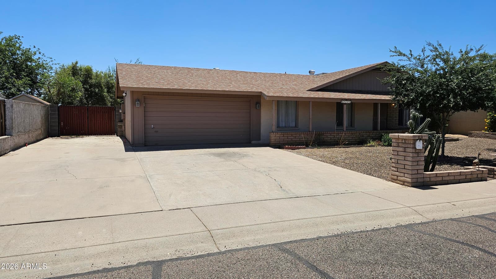 2135 W MAPLE Drive, Phoenix, AZ 85027 — photo 2 of 24