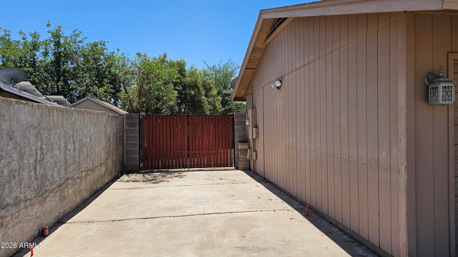 2135 W MAPLE Drive, Phoenix, AZ 85027 — photo 7 of 24
