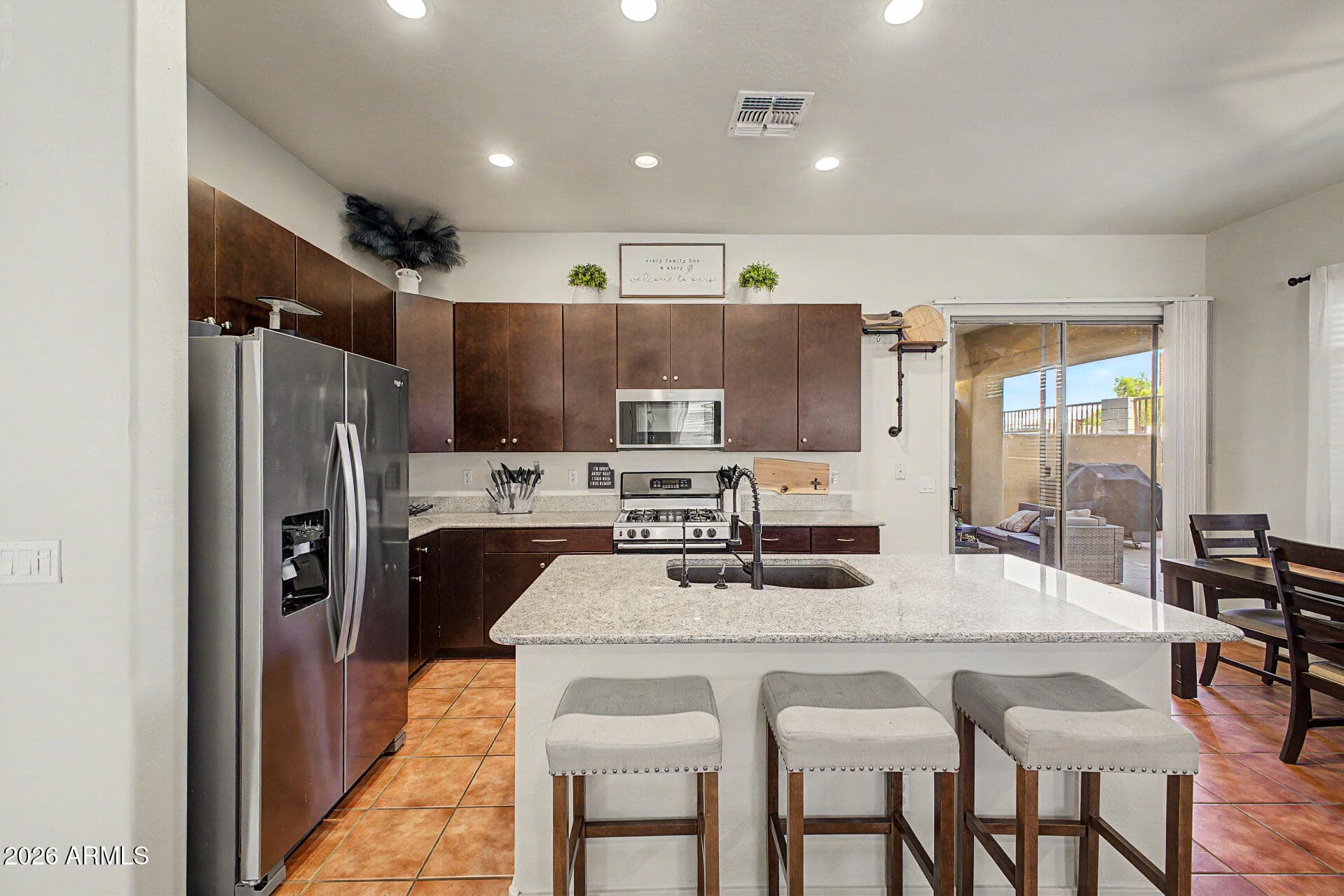 3901 E CARTER Drive, Phoenix, AZ 85042 — photo 11 of 23