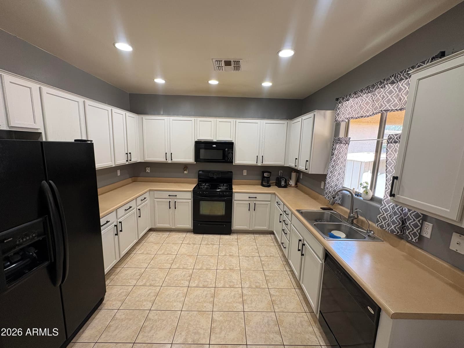 962 E SADDLEBACK Place, San Tan Valley, AZ 85143 — photo 11 of 18