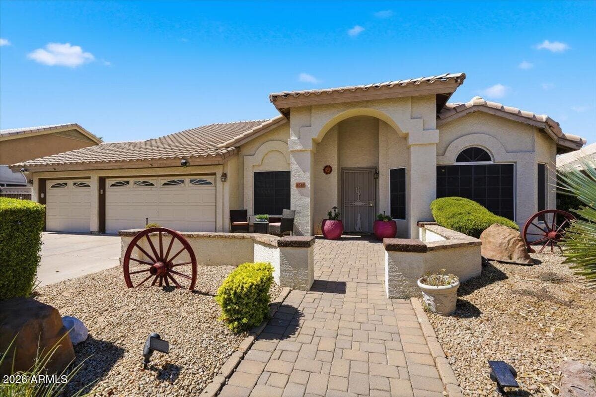 4346 W MISTY WILLOW Lane, Glendale, AZ 85310 — photo 11 of 59