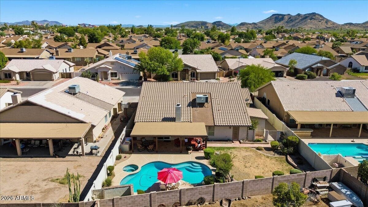 4346 W MISTY WILLOW Lane, Glendale, AZ 85310 — photo 9 of 59