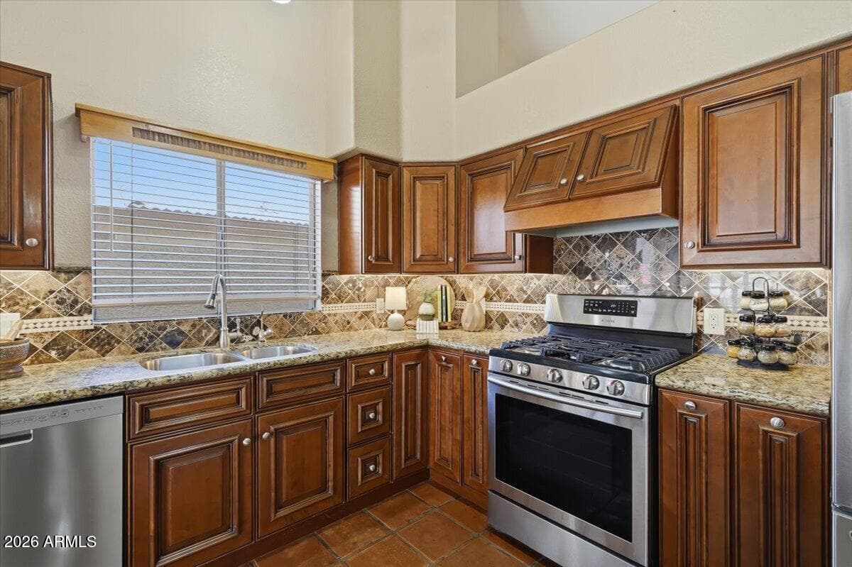 4346 W MISTY WILLOW Lane, Glendale, AZ 85310 — photo 25 of 59