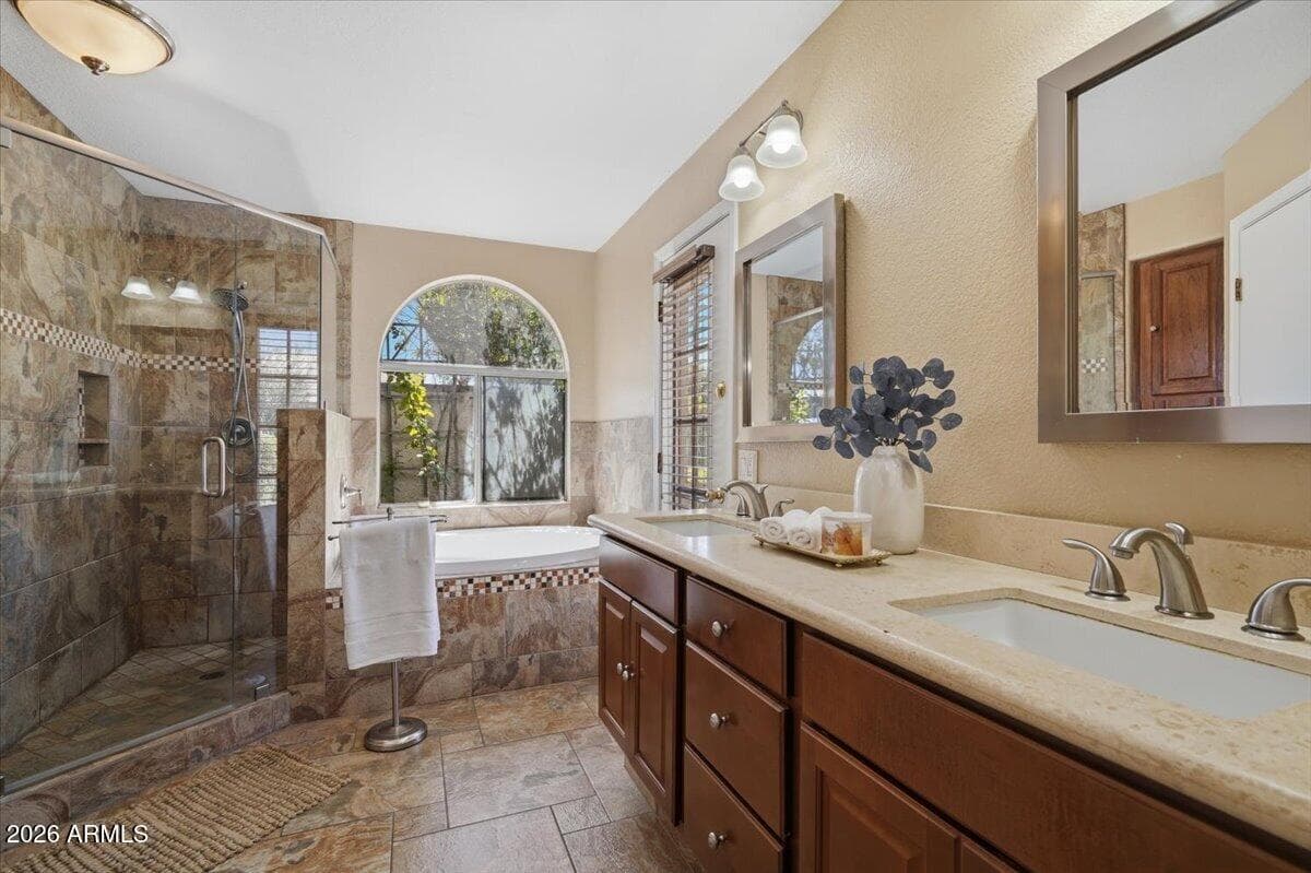 4346 W MISTY WILLOW Lane, Glendale, AZ 85310 — photo 7 of 59
