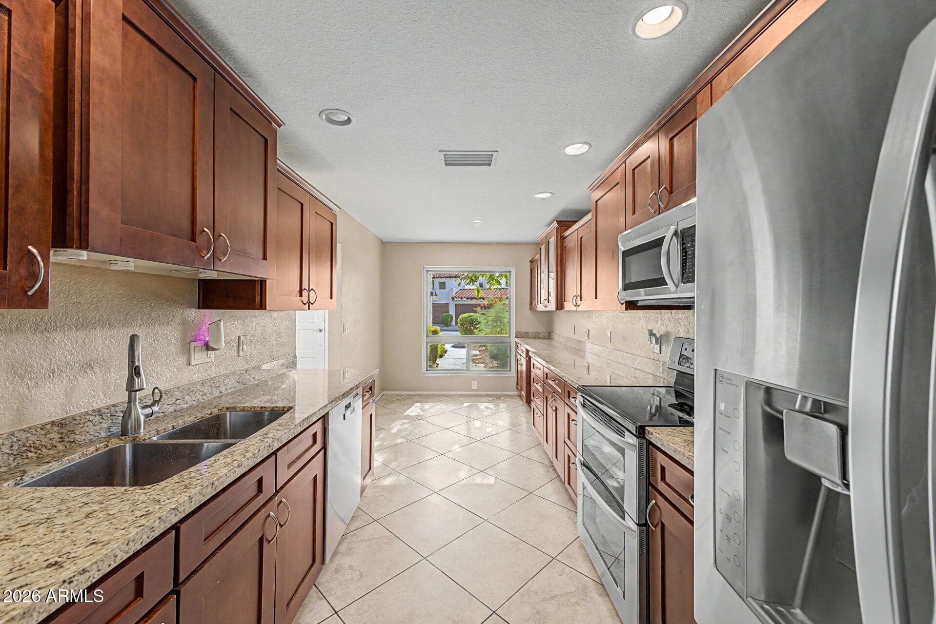 11615 N 40TH Way, Phoenix, AZ 85028 — photo 13 of 35