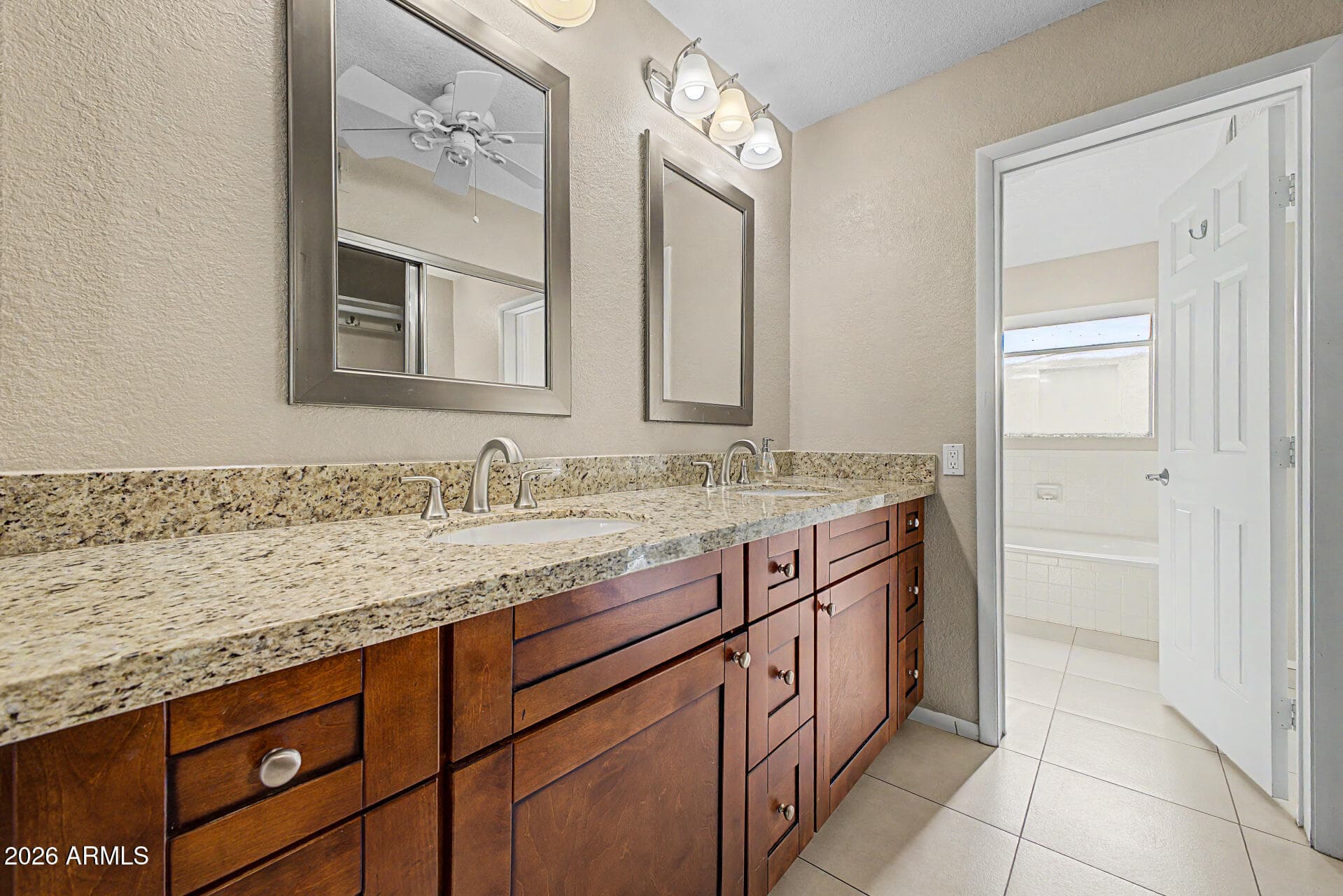 11615 N 40TH Way, Phoenix, AZ 85028 — photo 18 of 35