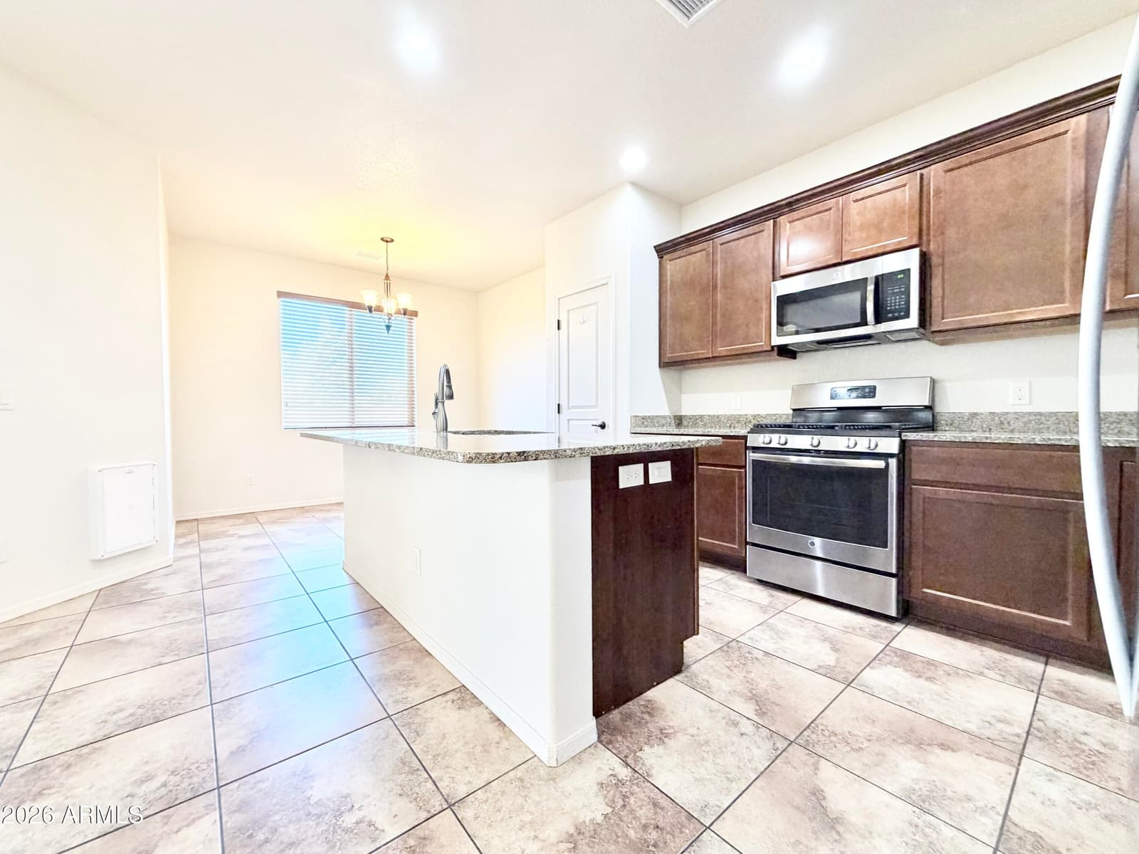 269 BAINBRIDGE Drive, Sierra Vista, AZ 85635 — photo 5 of 45