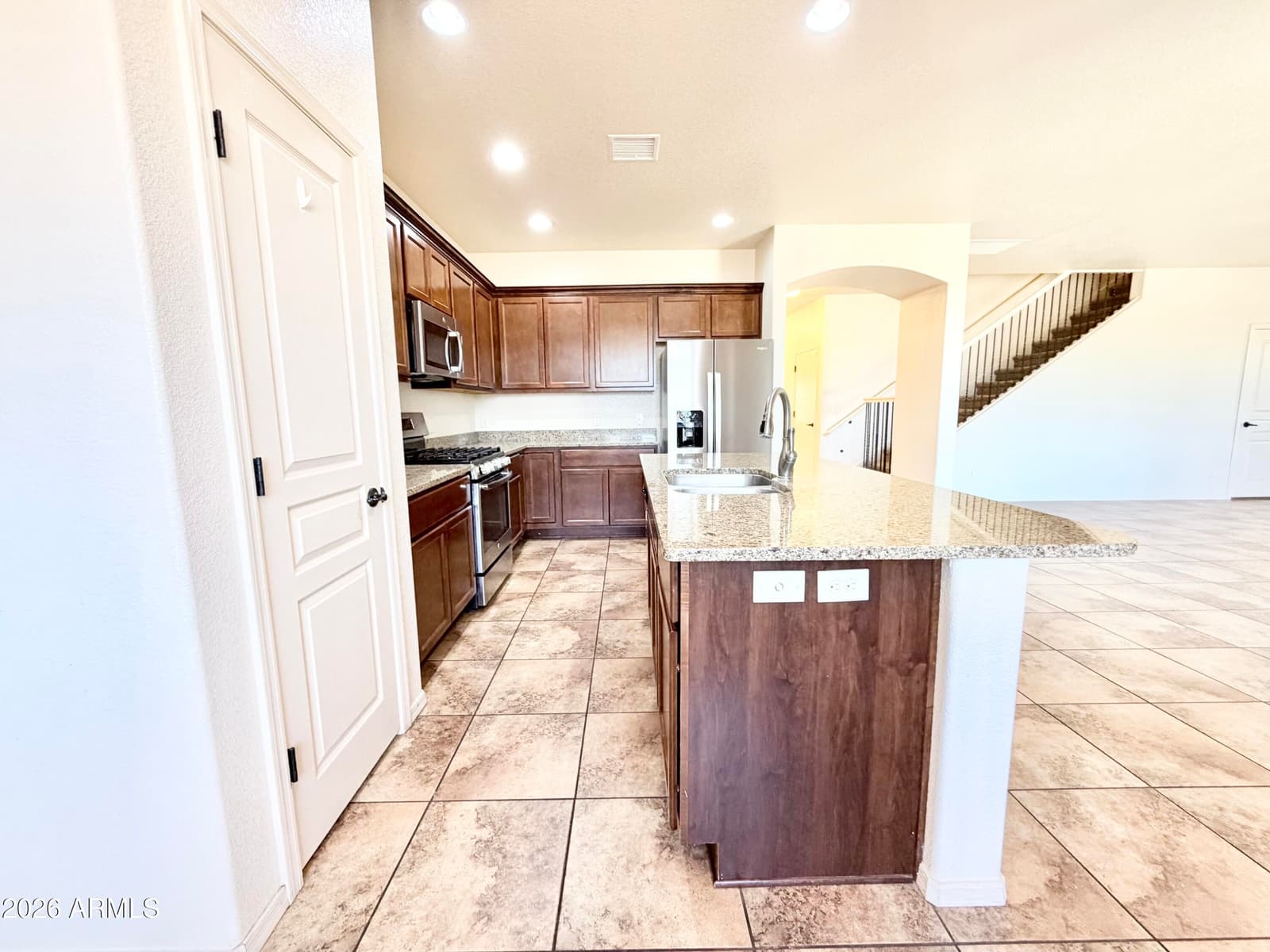 269 BAINBRIDGE Drive, Sierra Vista, AZ 85635 — photo 8 of 45