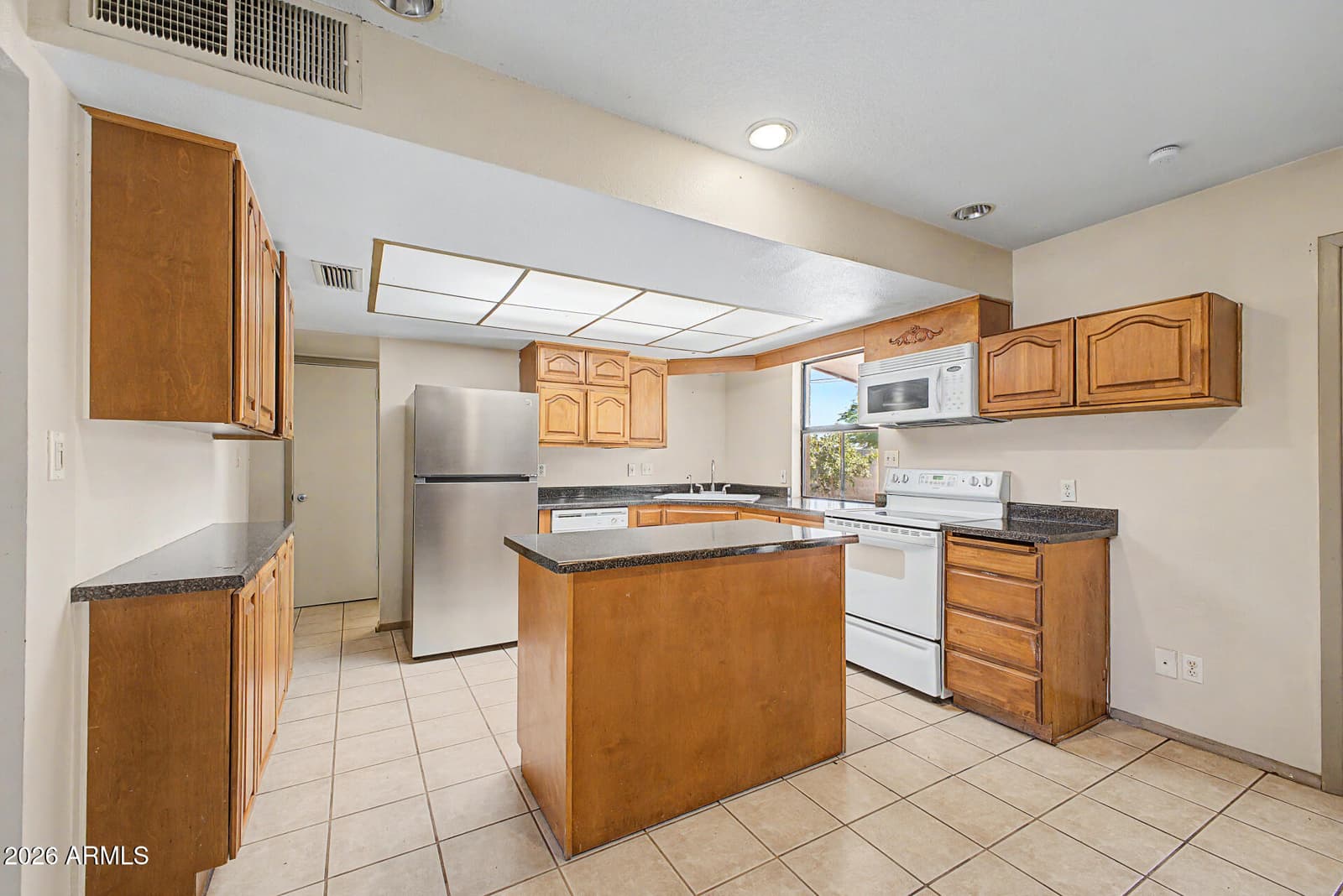 1063 E LOYOLA Drive, Tempe, AZ 85282 — photo 13 of 37