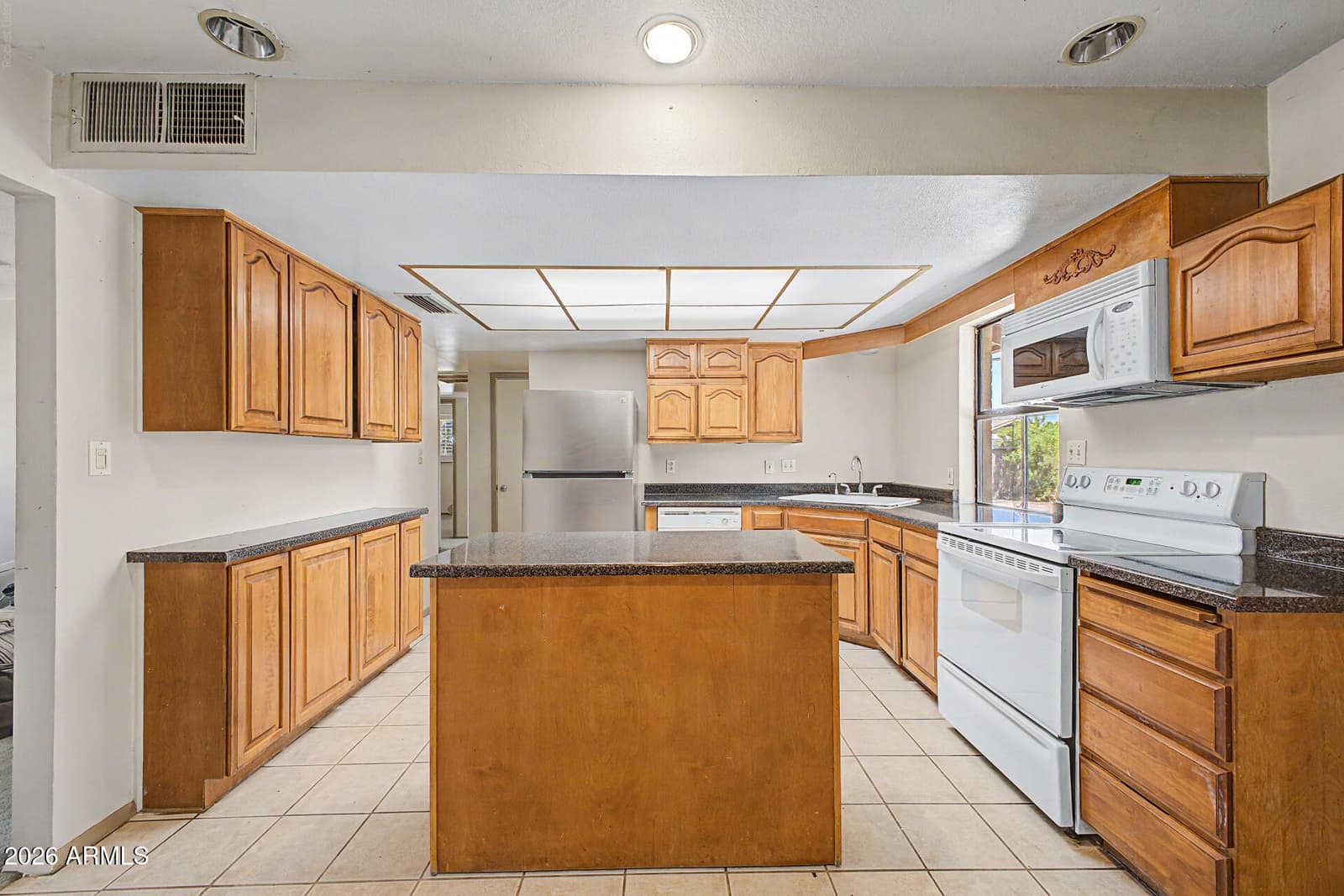 1063 E LOYOLA Drive, Tempe, AZ 85282 — photo 14 of 37