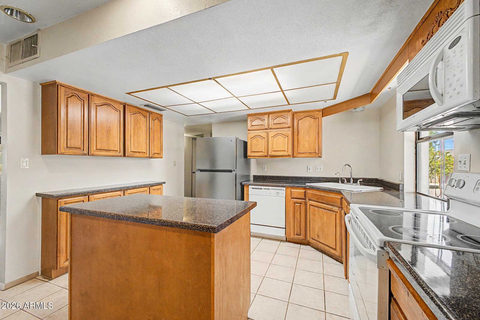 1063 E LOYOLA Drive, Tempe, AZ 85282 — photo 15 of 37