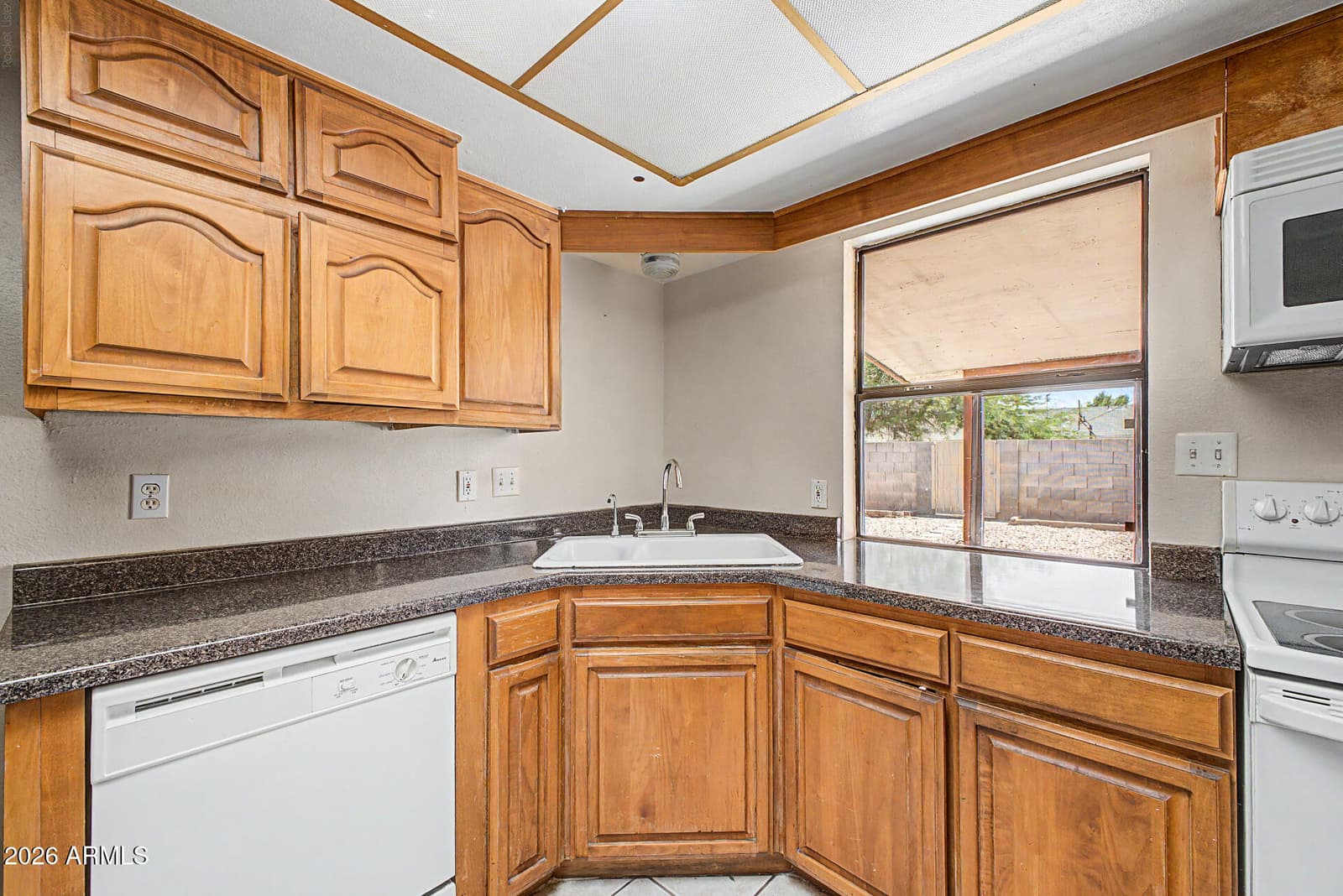 1063 E LOYOLA Drive, Tempe, AZ 85282 — photo 16 of 37