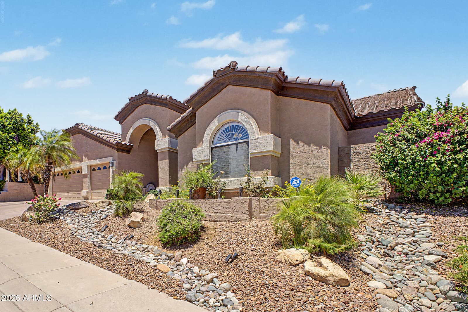 1934 E EVERETT Drive, Phoenix, AZ 85022 — photo 3 of 39