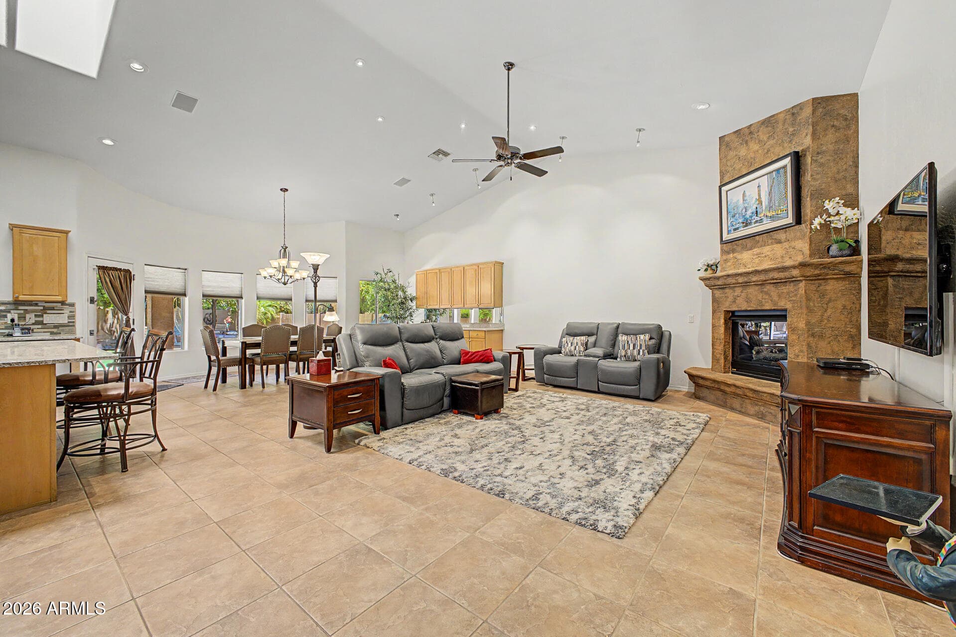 1934 E EVERETT Drive, Phoenix, AZ 85022 — photo 9 of 39