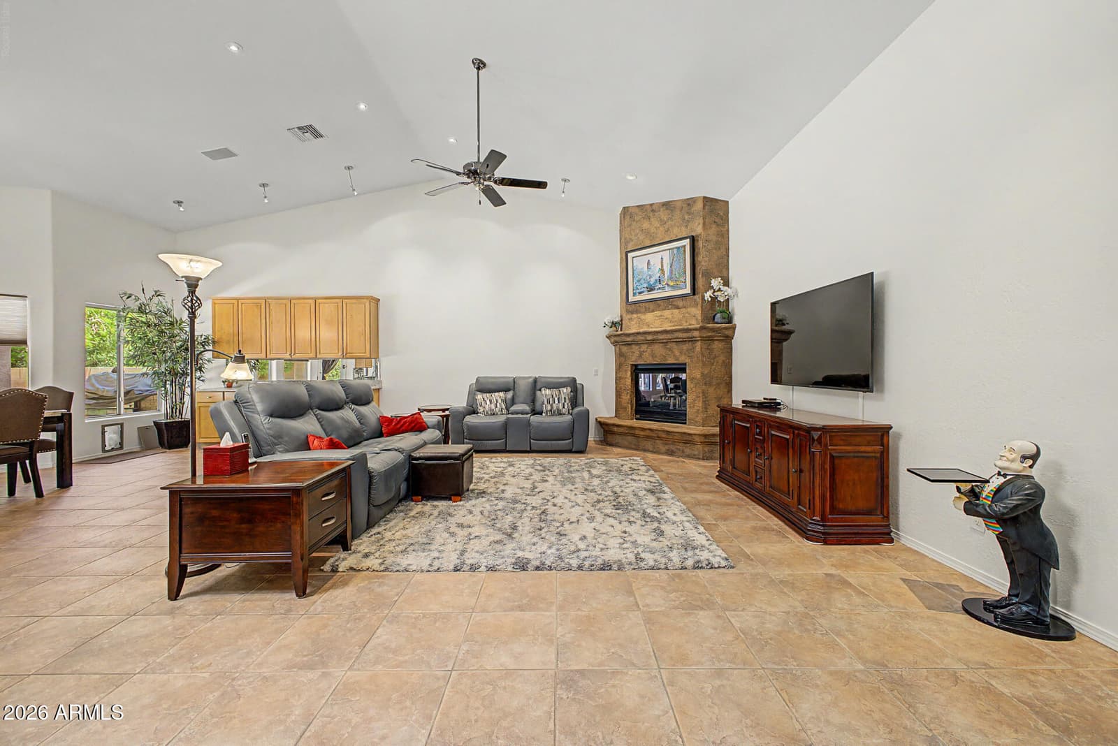 1934 E EVERETT Drive, Phoenix, AZ 85022 — photo 10 of 39