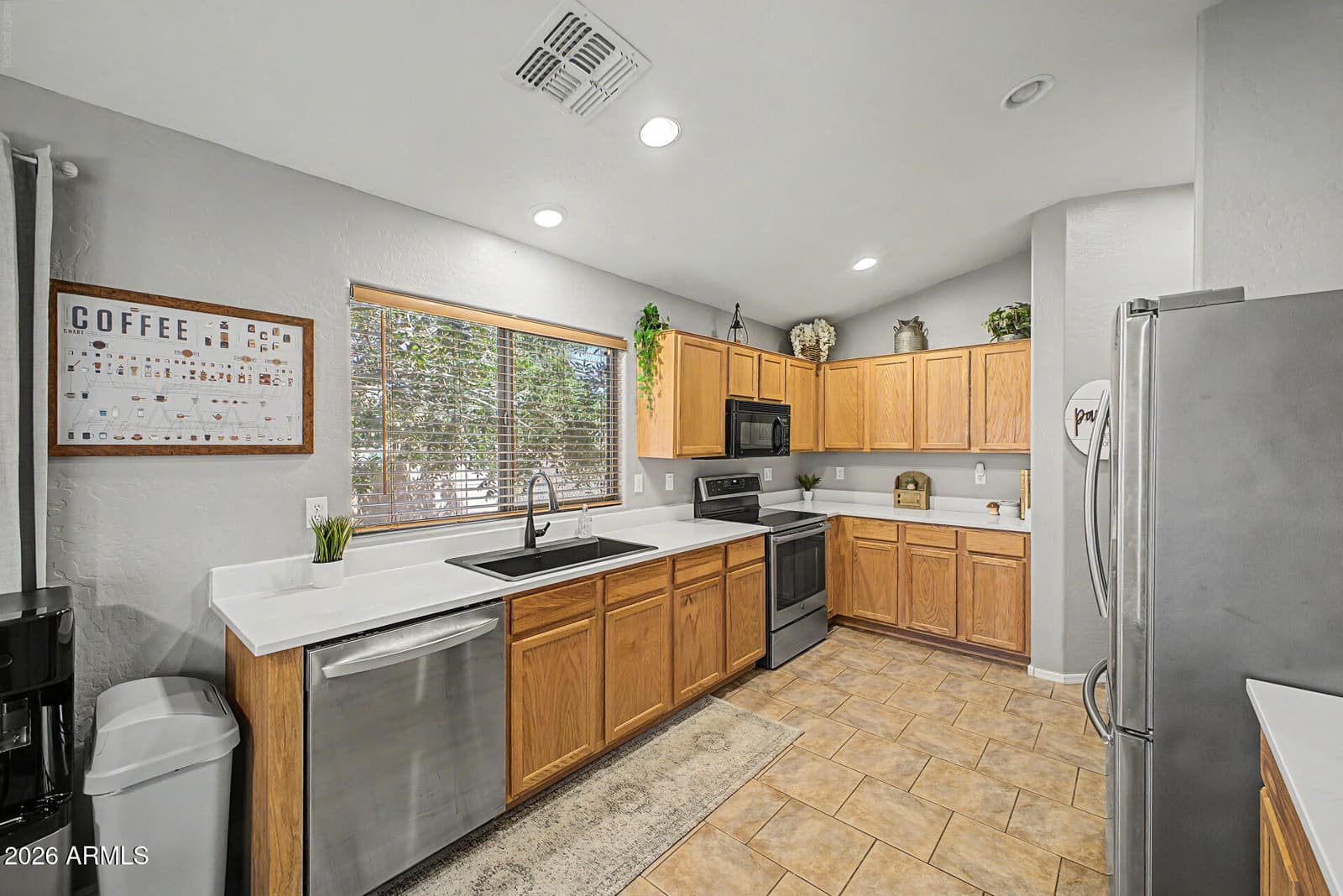 2265 W SUNSHINE BUTTE Drive, San Tan Valley, AZ 85144 — photo 10 of 34
