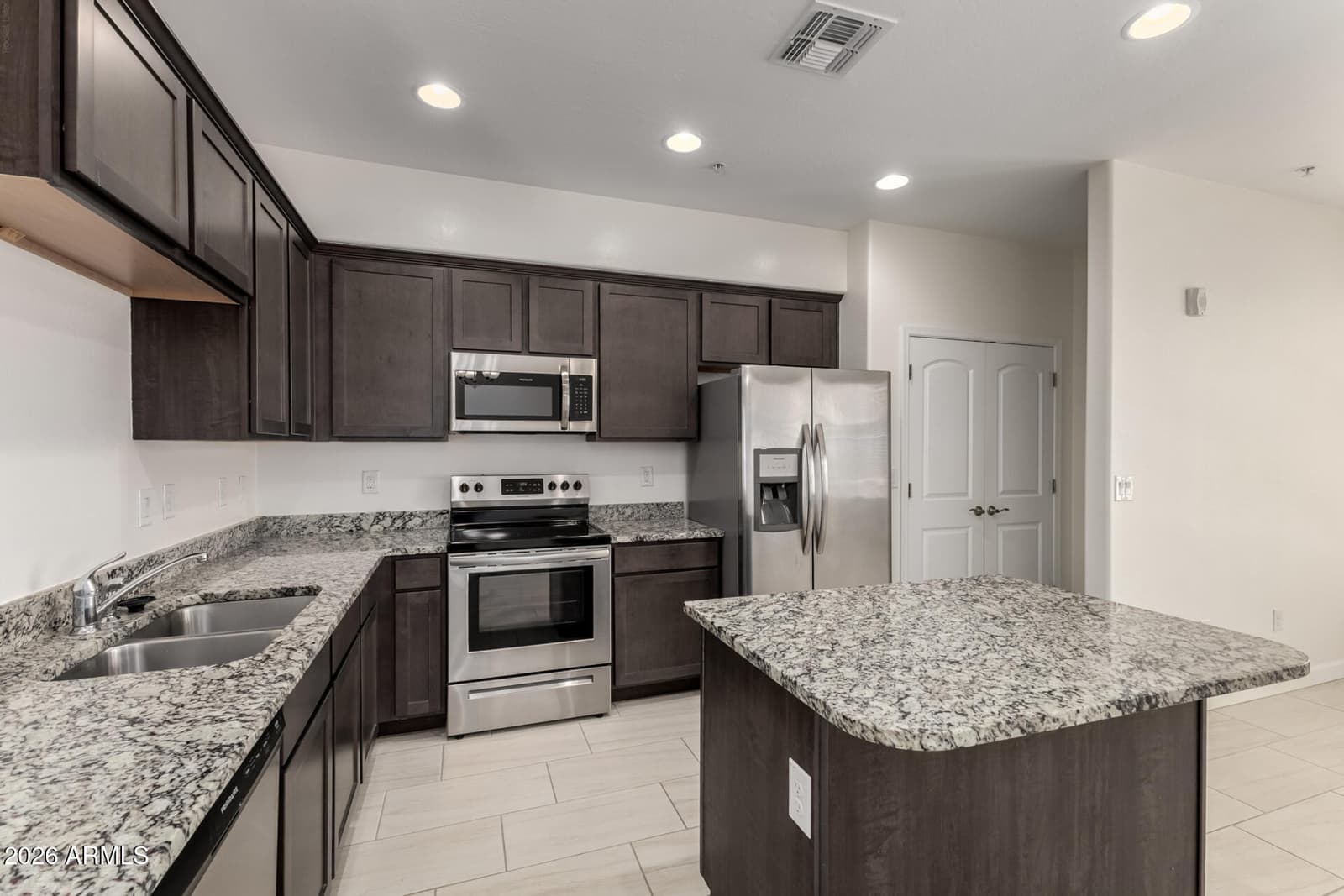 240 W JUNIPER Avenue 1037, Gilbert, AZ 85233 — photo 6 of 24