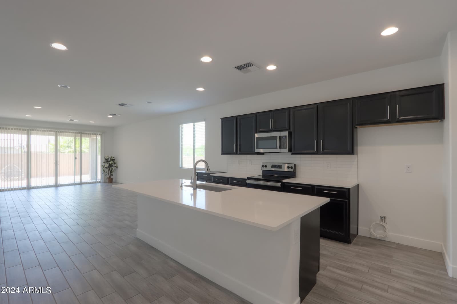 1249 E SILVER REEF Drive, Casa Grande, AZ 85122 — photo 16 of 29
