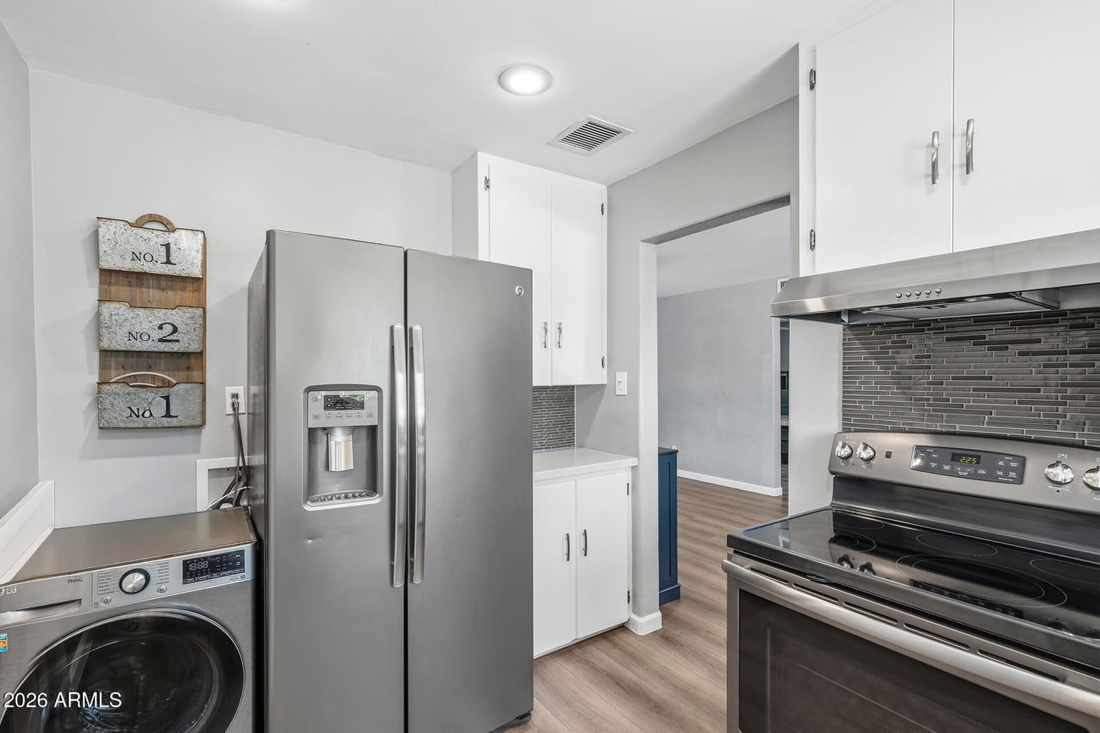 9031 N 2ND Drive, Phoenix, AZ 85021 — photo 9 of 41