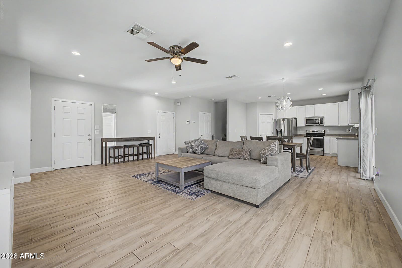 1018 E ODEUM Lane, Phoenix, AZ 85040 — photo 7 of 33