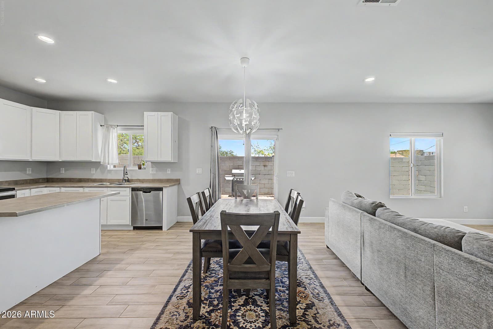 1018 E ODEUM Lane, Phoenix, AZ 85040 — photo 10 of 33