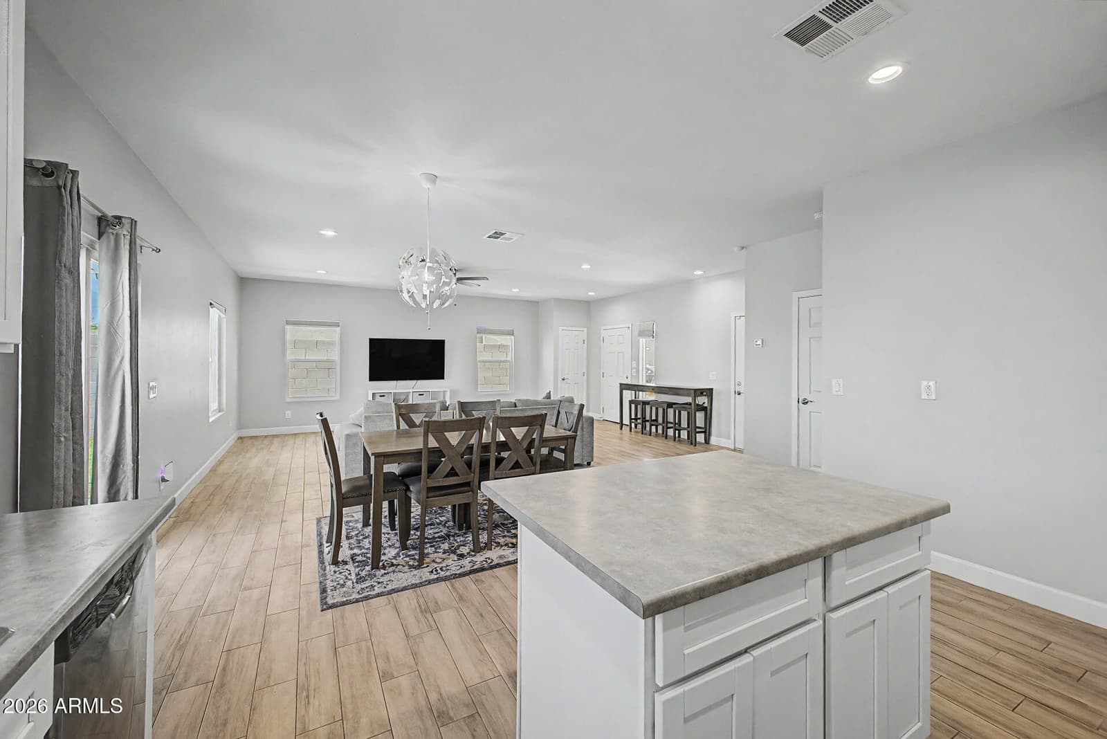 1018 E ODEUM Lane, Phoenix, AZ 85040 — photo 14 of 33
