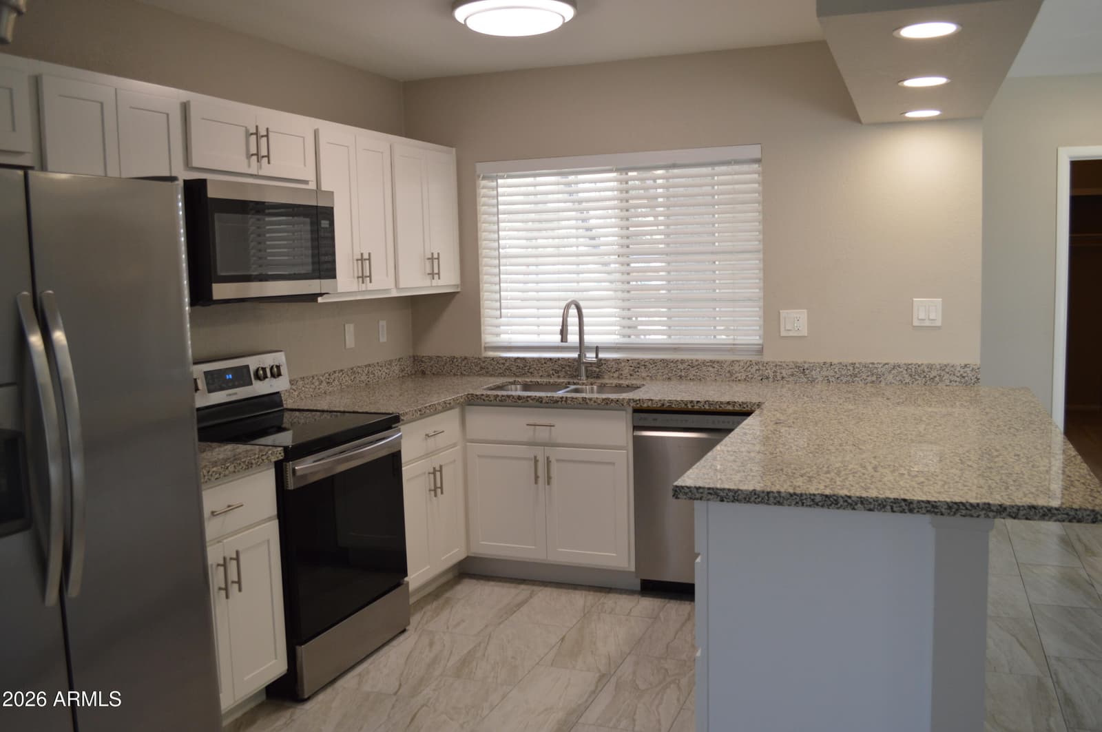 2910 W MARCONI Avenue 113, Phoenix, AZ 85053 — photo 10 of 26