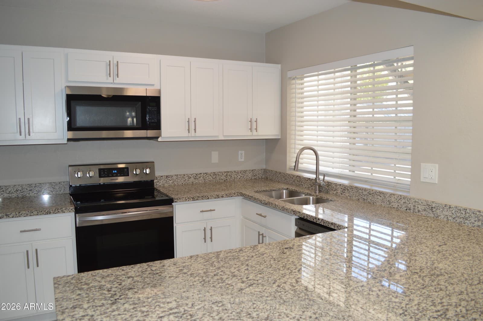 2910 W MARCONI Avenue 113, Phoenix, AZ 85053 — photo 18 of 26