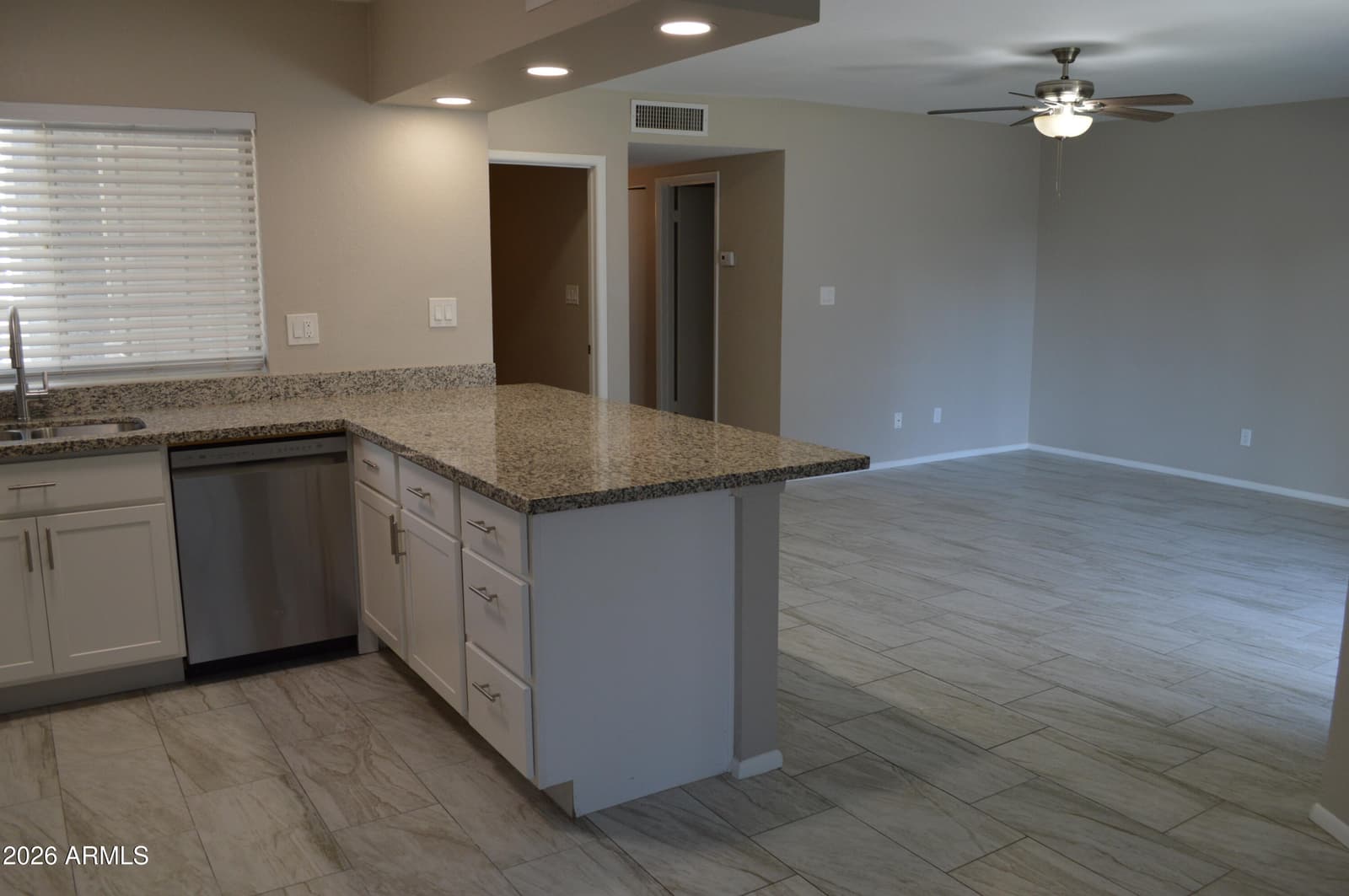 2910 W MARCONI Avenue 113, Phoenix, AZ 85053 — photo 17 of 26