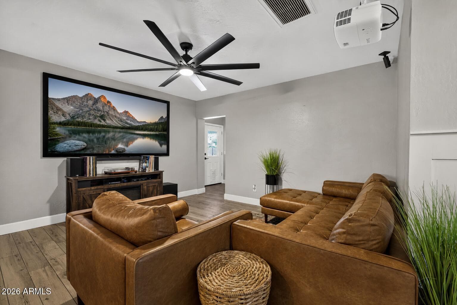 4329 E HUBBELL Street, Phoenix, AZ 85008 — photo 7 of 32