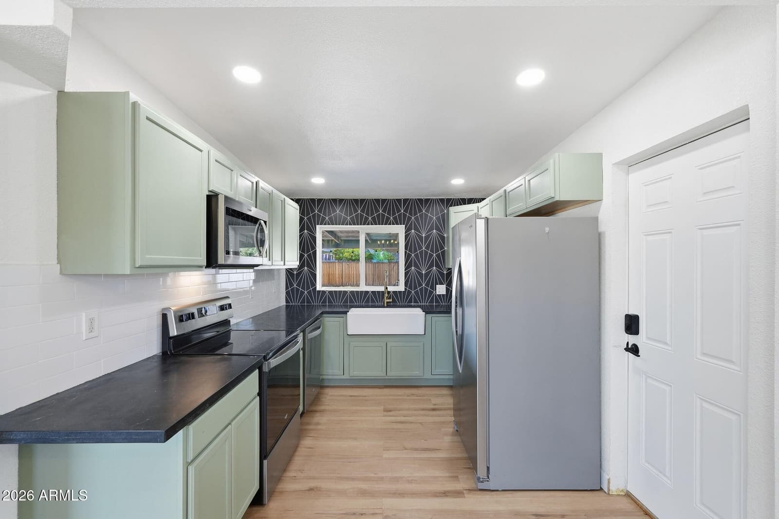2230 W CAMBRIDGE Avenue, Phoenix, AZ 85009 — photo 11 of 28