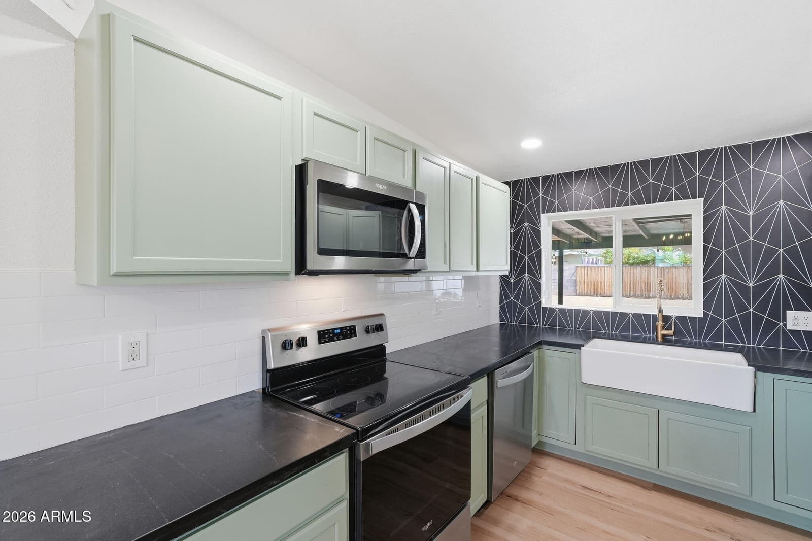 2230 W CAMBRIDGE Avenue, Phoenix, AZ 85009 — photo 12 of 28