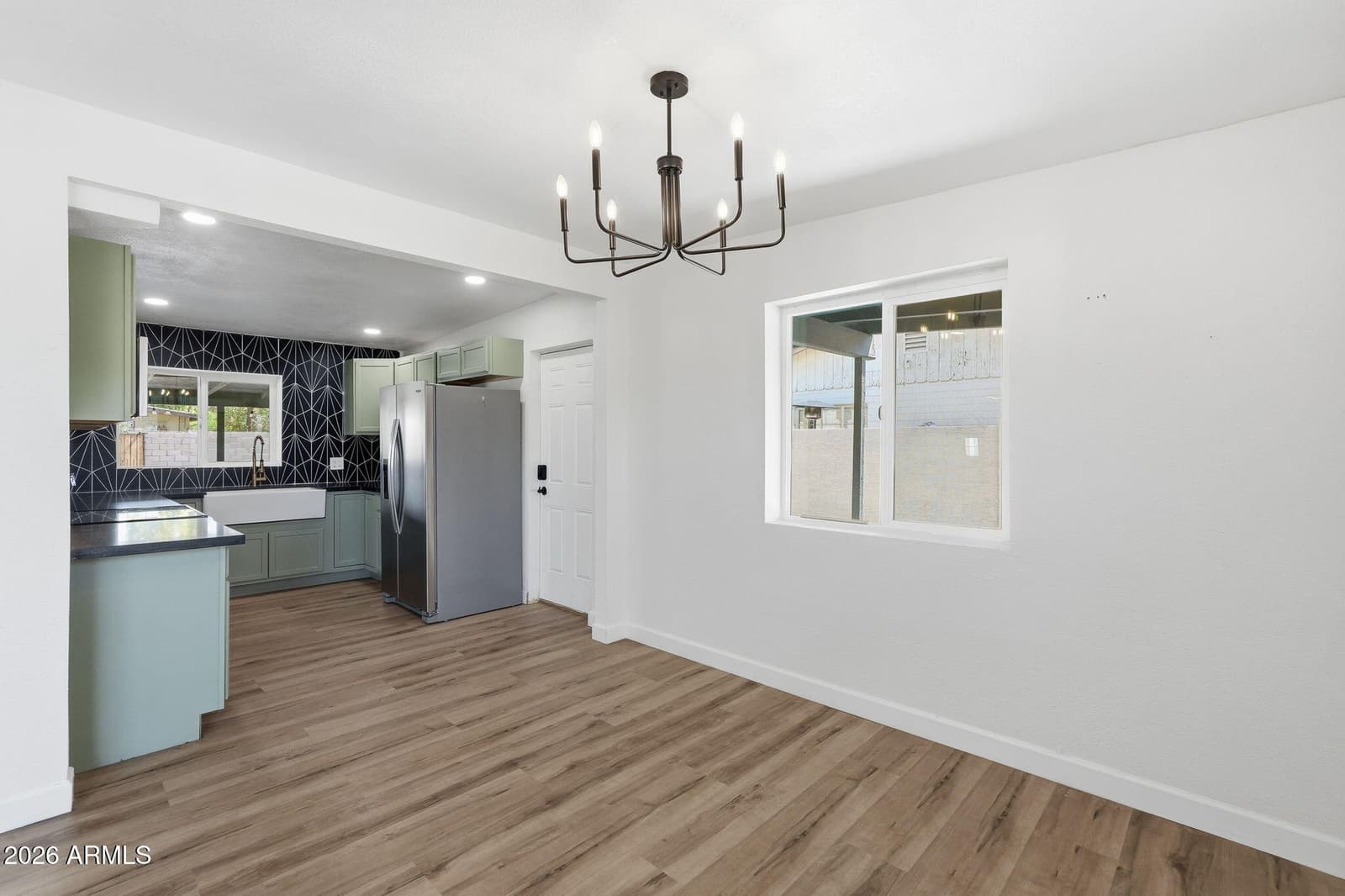 2230 W CAMBRIDGE Avenue, Phoenix, AZ 85009 — photo 10 of 28