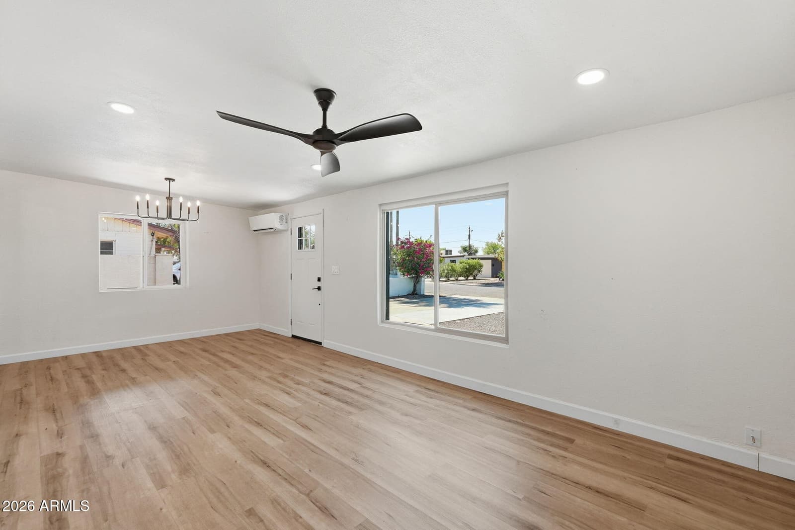 2230 W CAMBRIDGE Avenue, Phoenix, AZ 85009 — photo 7 of 28